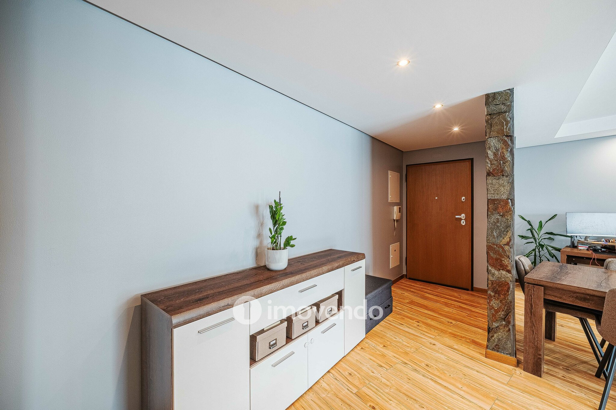 Apartamento T2 moderno, com garagem e varanda, no Milharado
