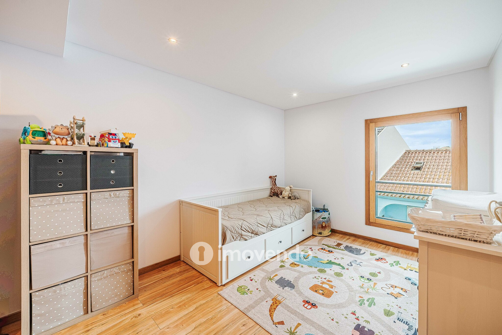 Apartamento T2 moderno, com garagem e varanda, no Milharado
