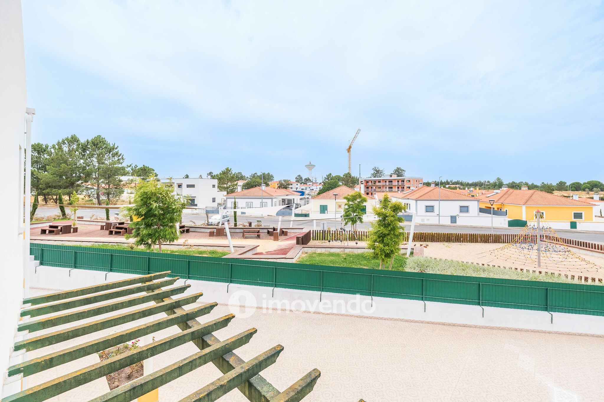 Moradia T4 com garagem e espaço exterior enorme, em Coruche