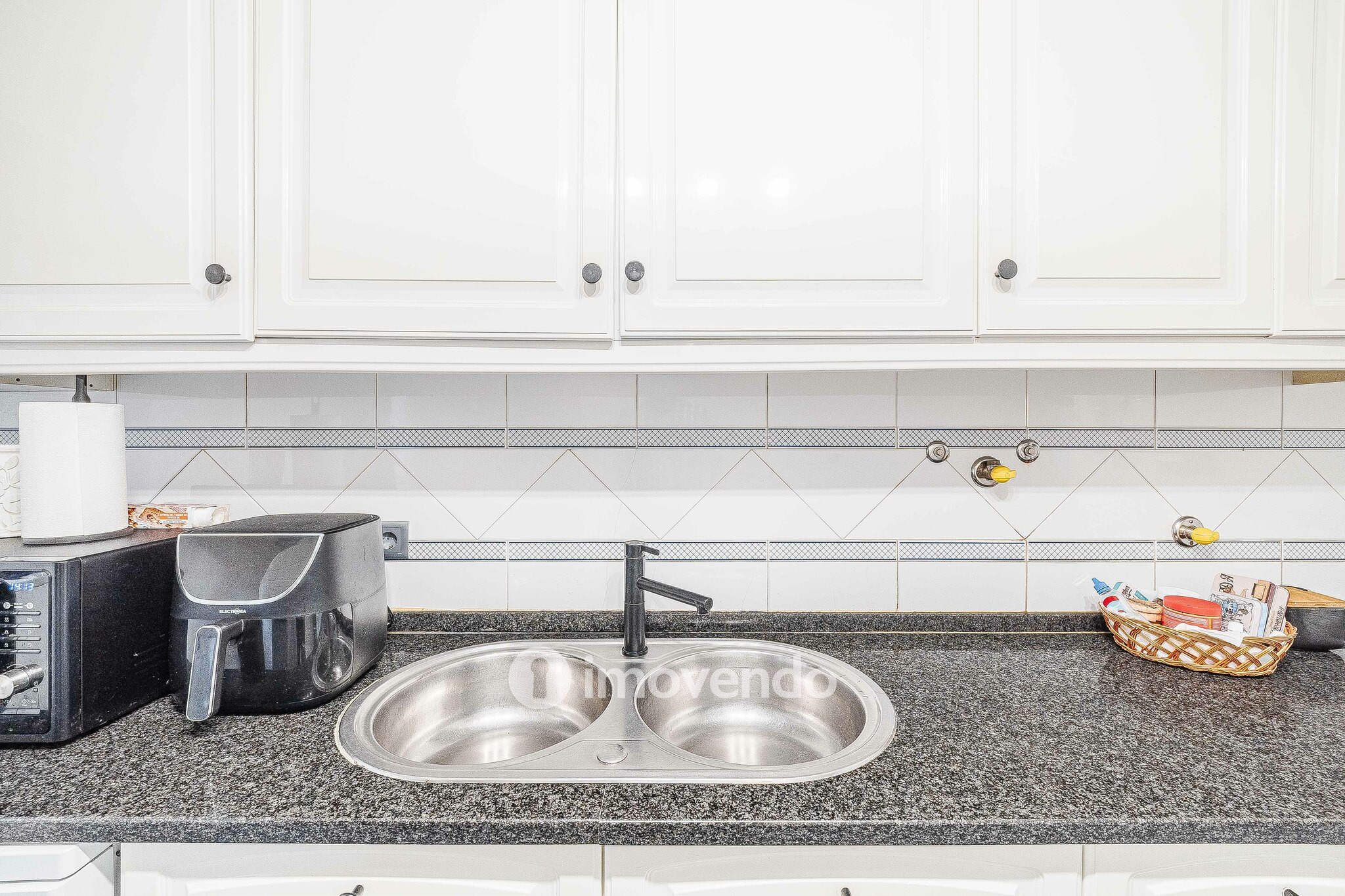 Apartamento T3, com estacionamento e arrecadação, na Ramada