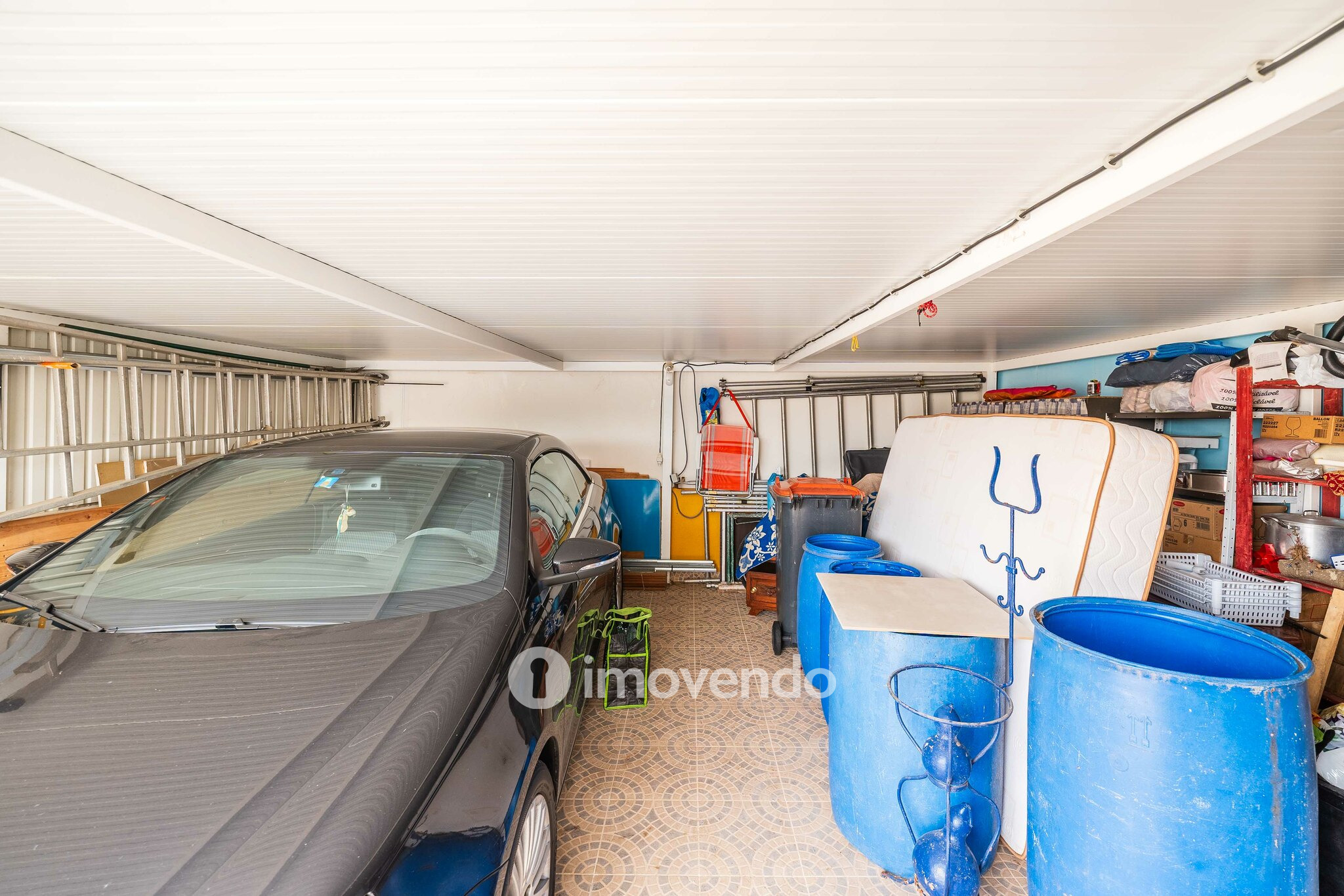 Moradia T4 com garagem e espaço exterior enorme, em Coruche