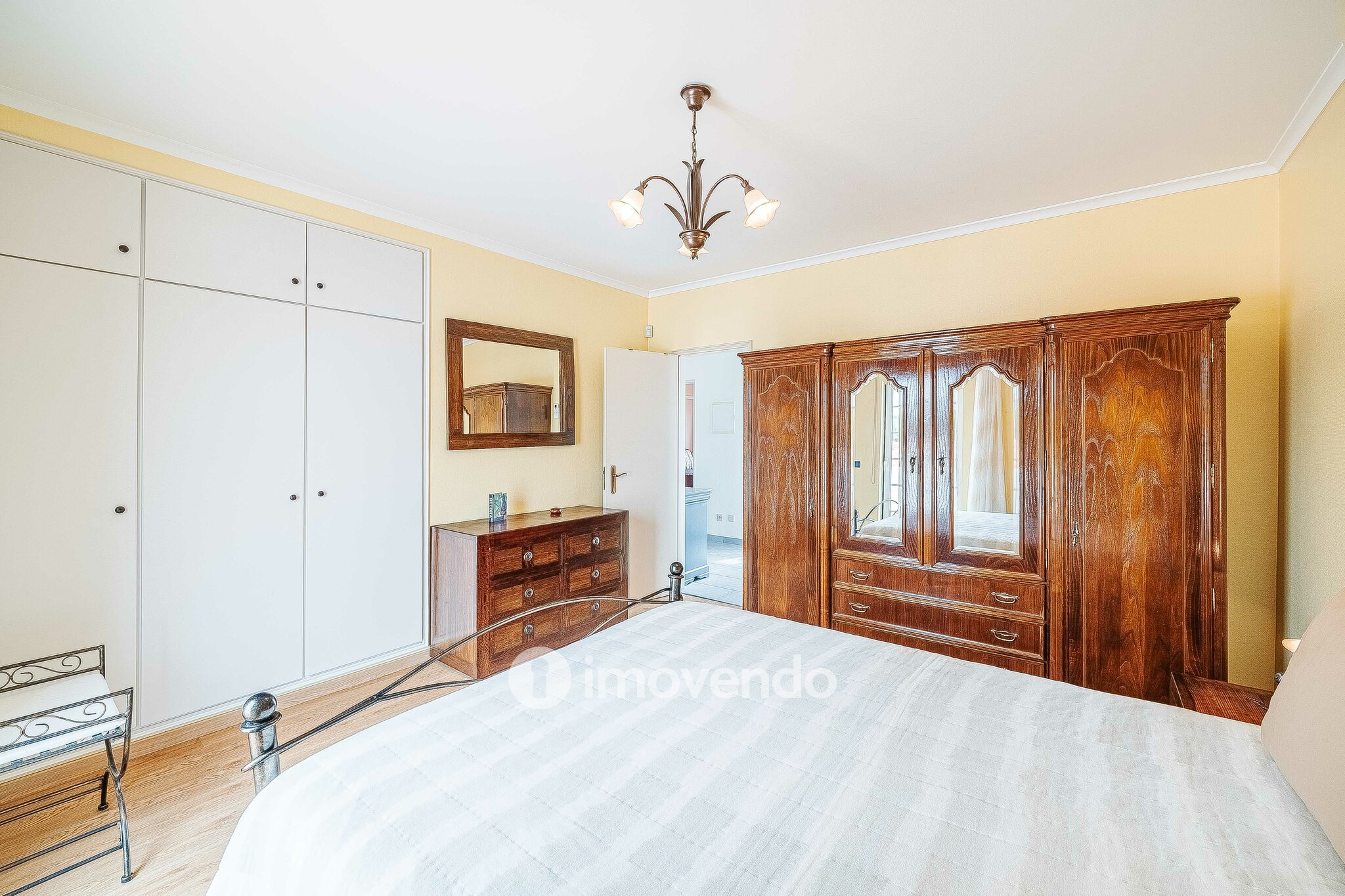 Moradia T4 com garagem e espaço exterior enorme, em Coruche