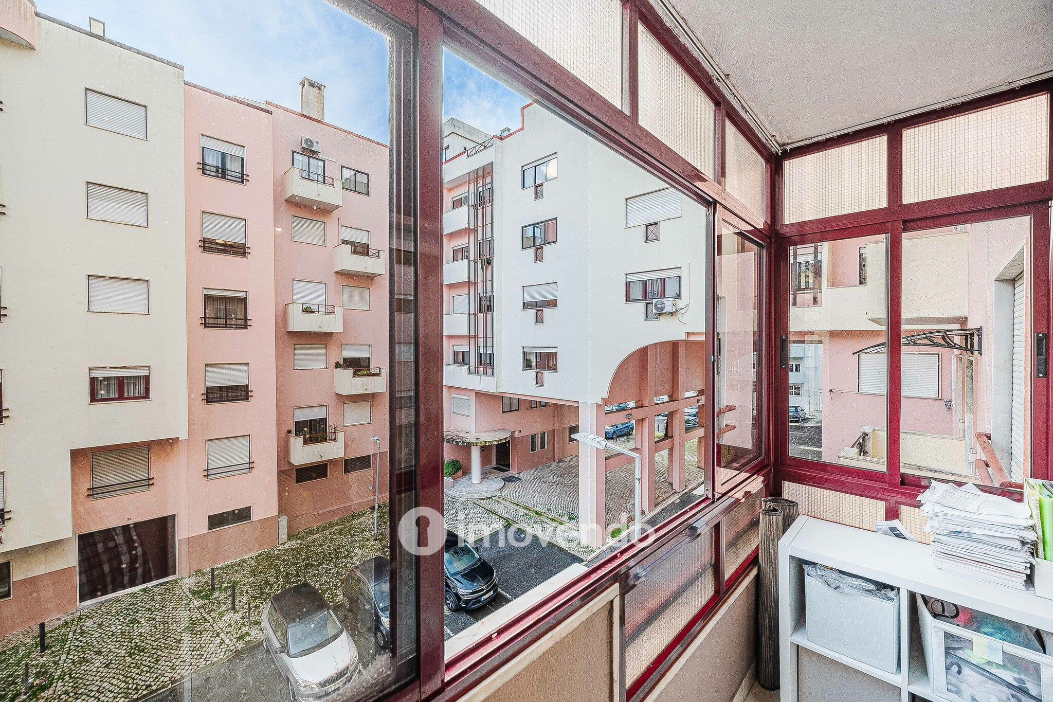 Apartamento T3, com estacionamento e arrecadação, na Ramada