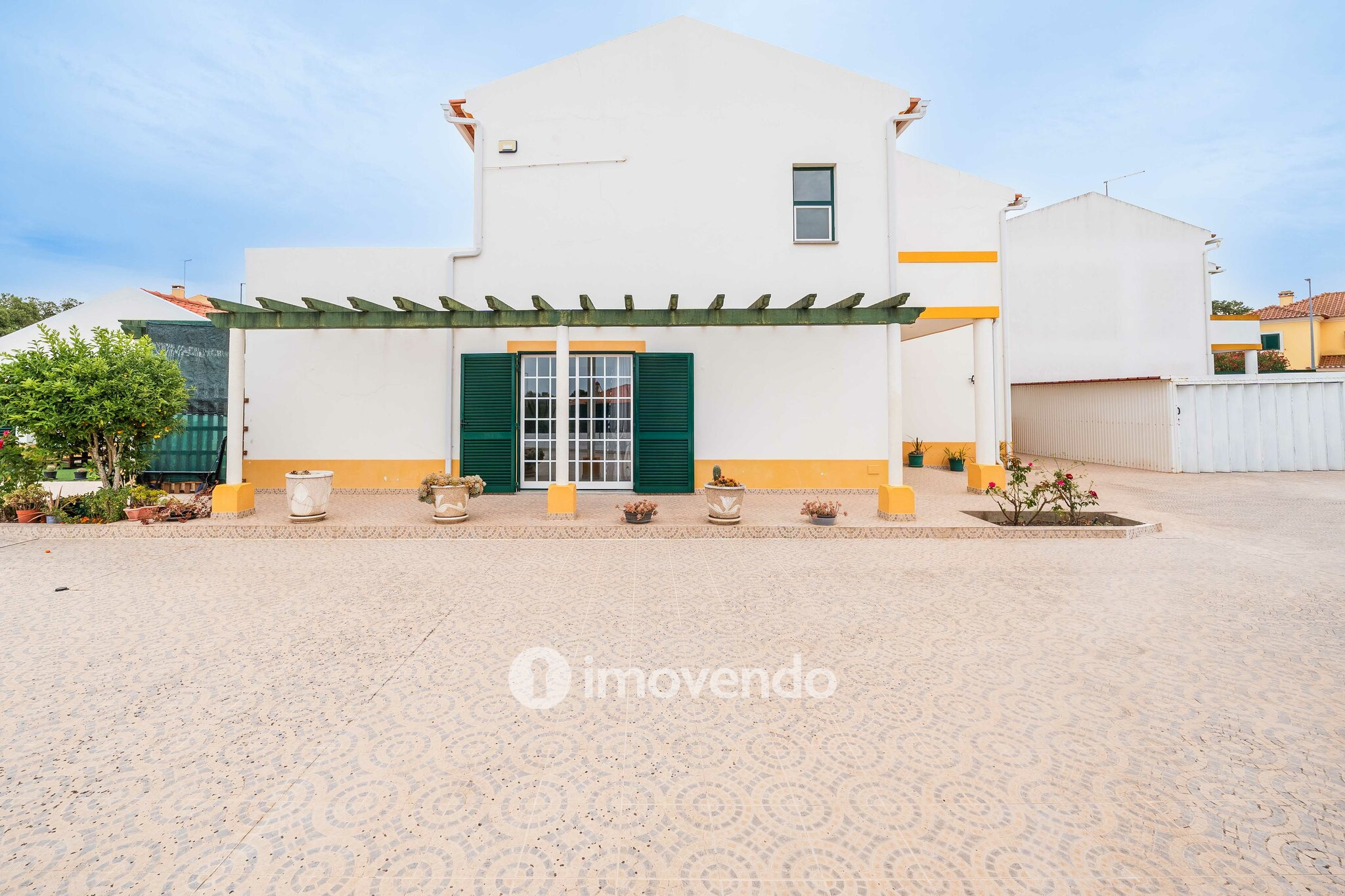 Moradia T4 com garagem e espaço exterior enorme, em Coruche