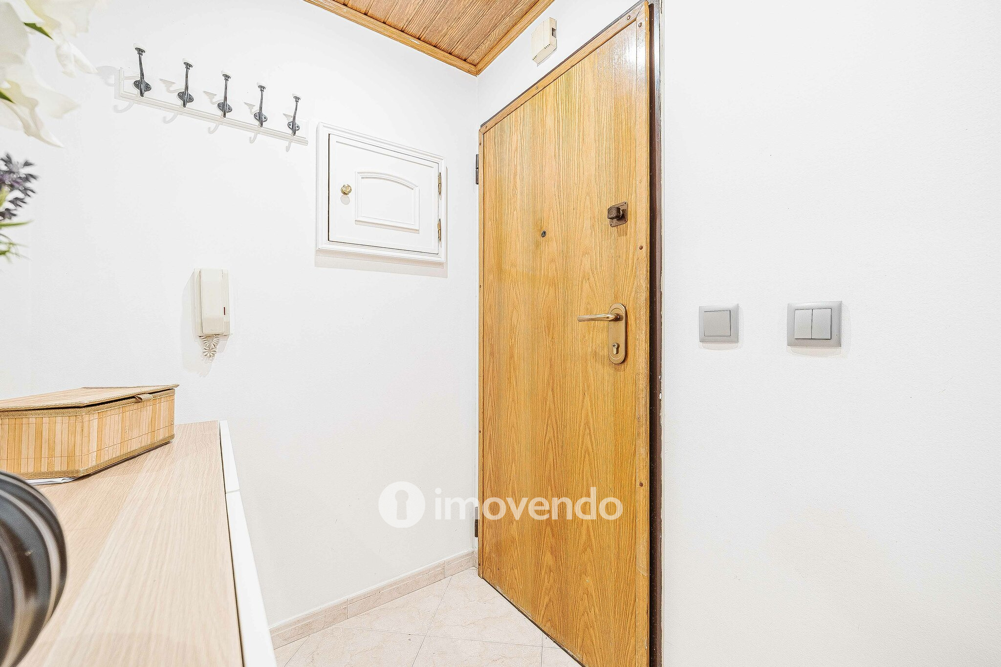 Apartamento T3, com estacionamento e arrecadação, na Ramada