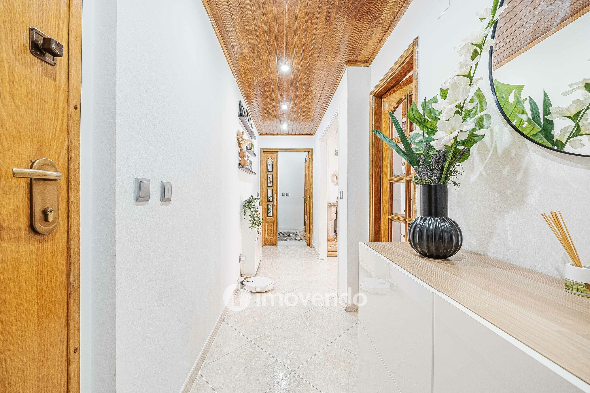 Apartamento T3, com estacionamento e arrecadação, na Ramada