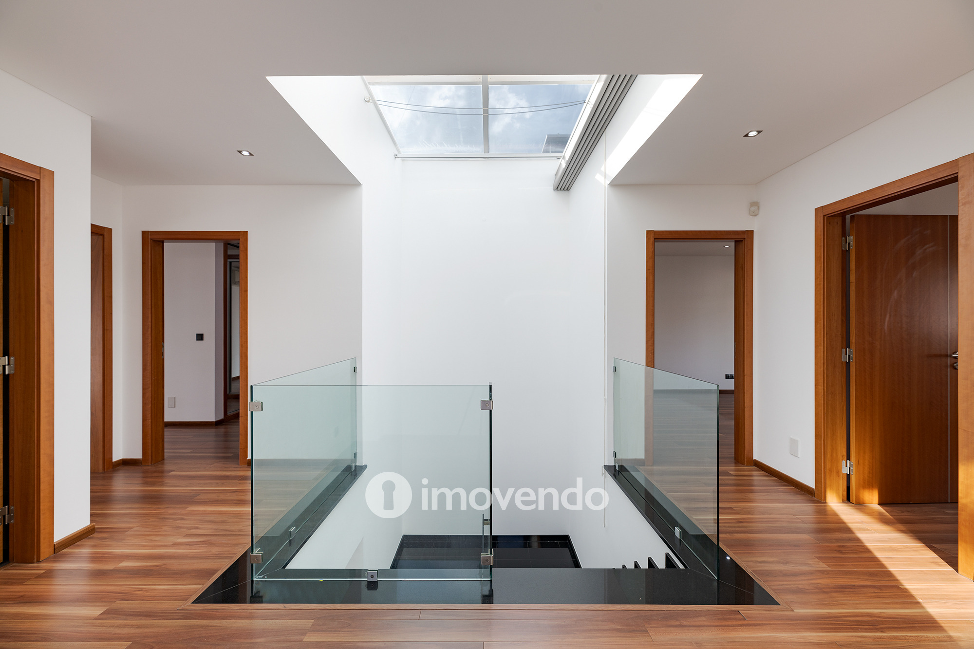 Moradia exclusiva T4, com garagem e jardim, em Loures