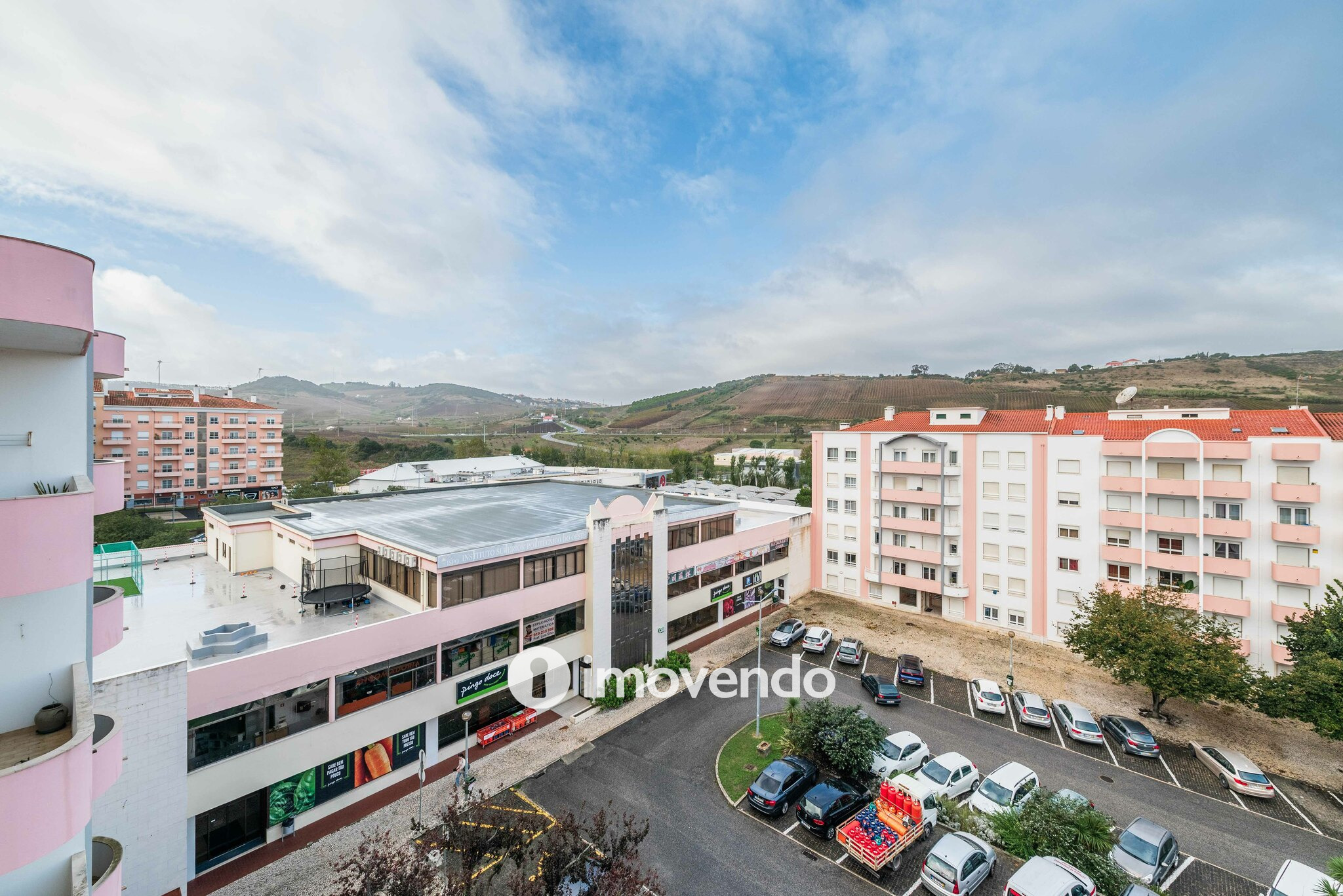 Apartamento T3, com cozinha equipada e arrecadação, em Torres Vedras