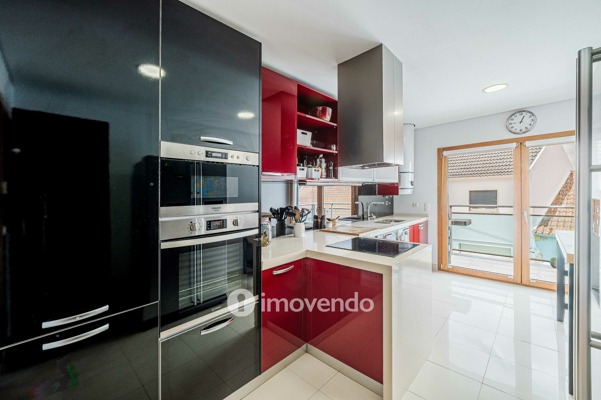 Apartamento T2 moderno, com garagem e varanda, no Milharado