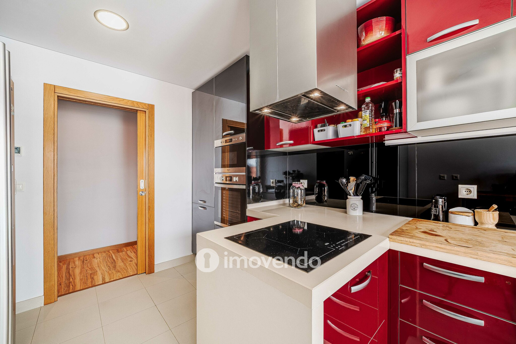 Apartamento T2 moderno, com garagem e varanda, no Milharado
