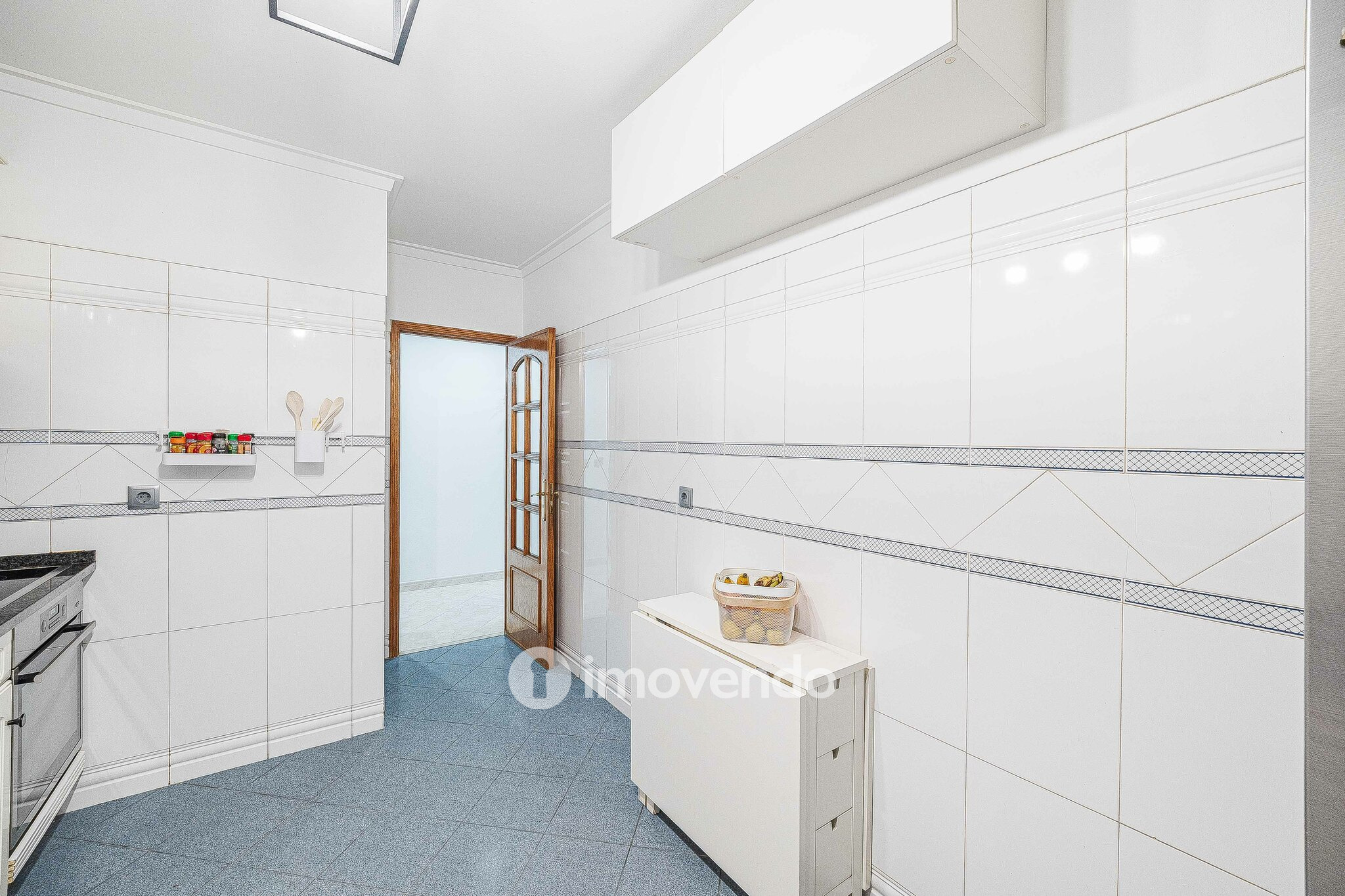 Apartamento T3, com estacionamento e arrecadação, na Ramada