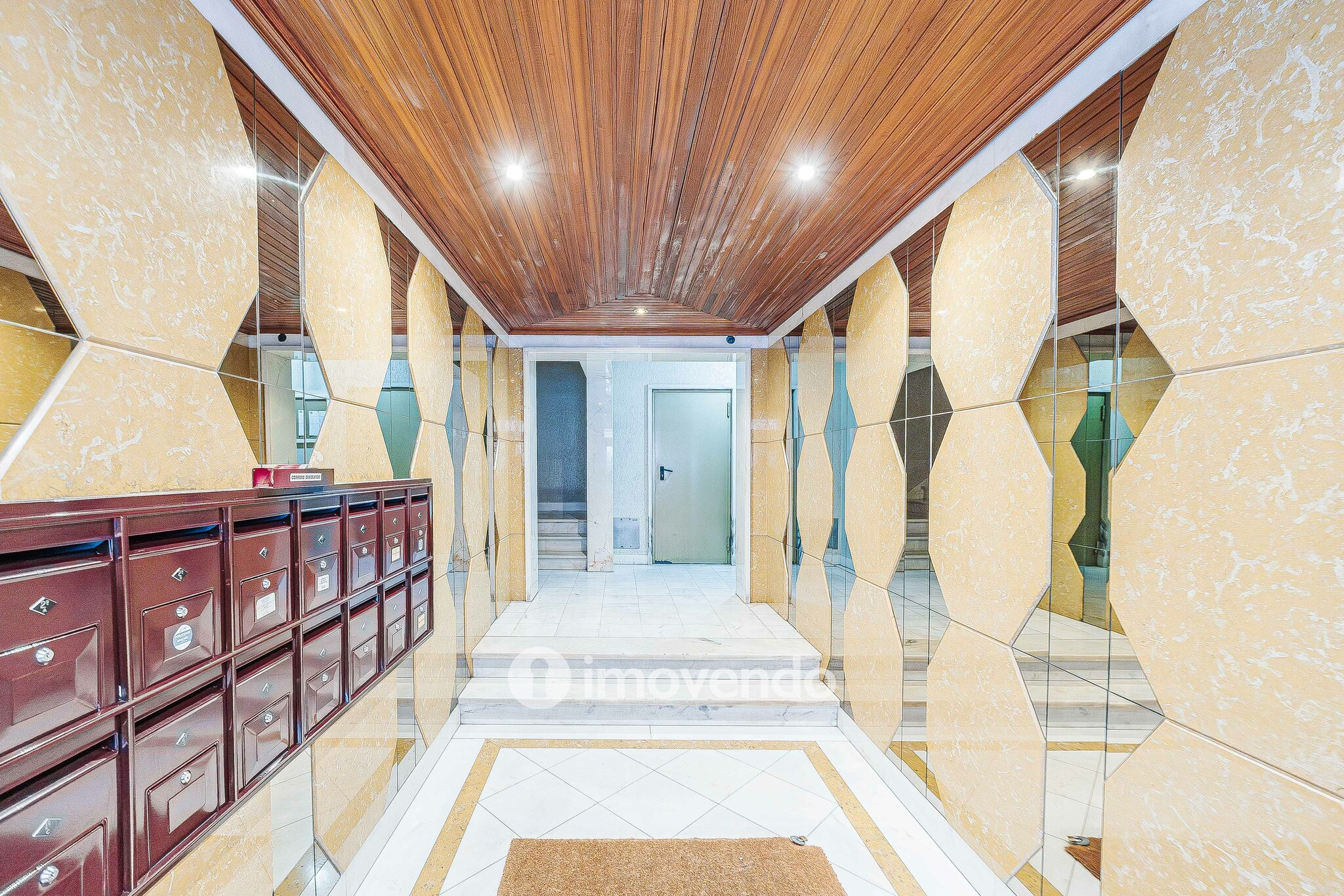 Apartamento T3, com estacionamento e arrecadação, na Ramada