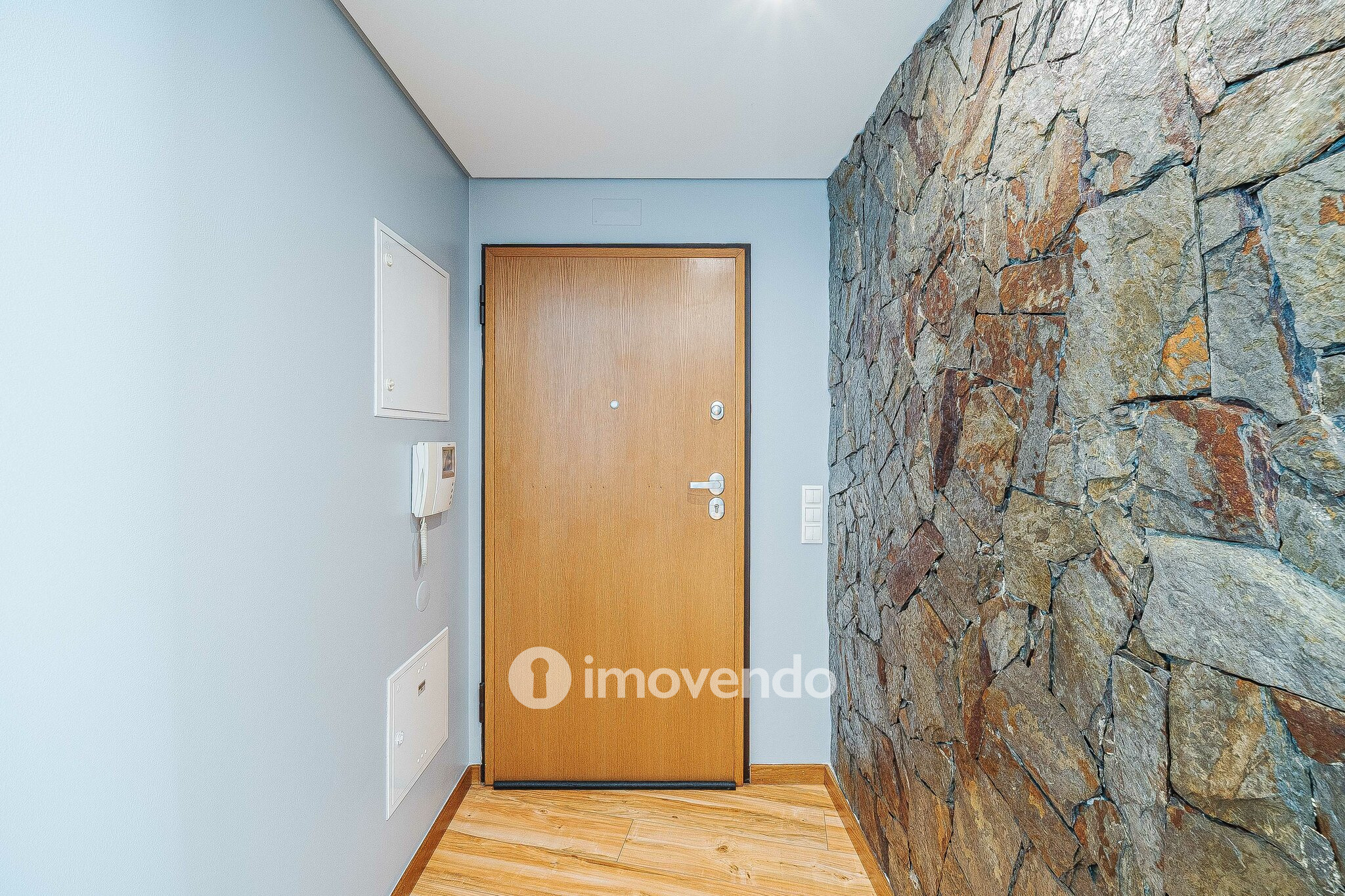 Apartamento T2 moderno, com garagem e varanda, no Milharado