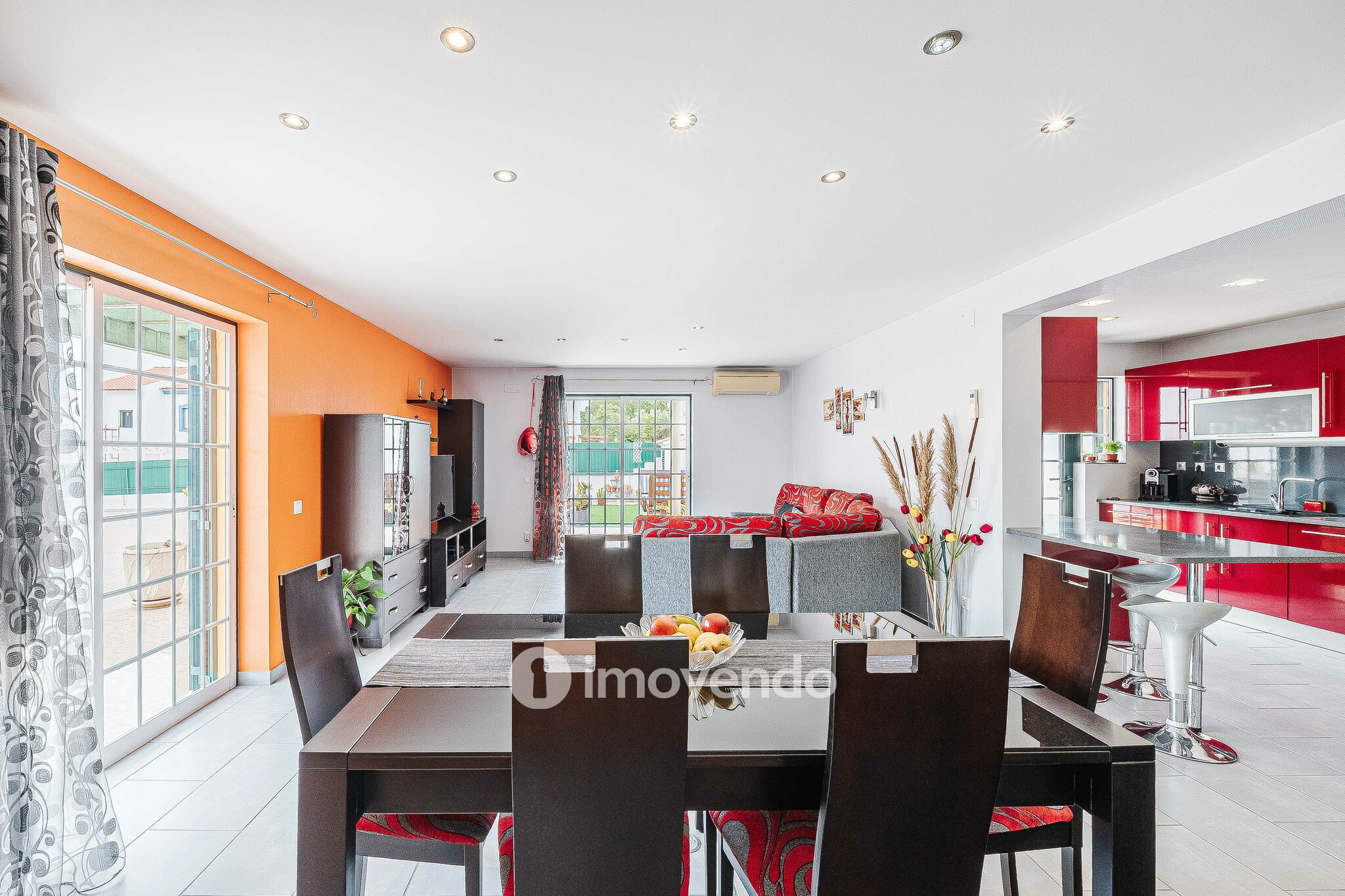 Moradia T4 com garagem e espaço exterior enorme, em Coruche