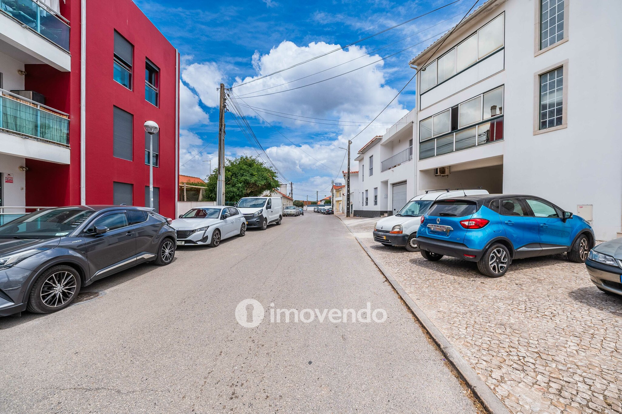 Apartamento T2 moderno, com garagem e varanda, no Milharado