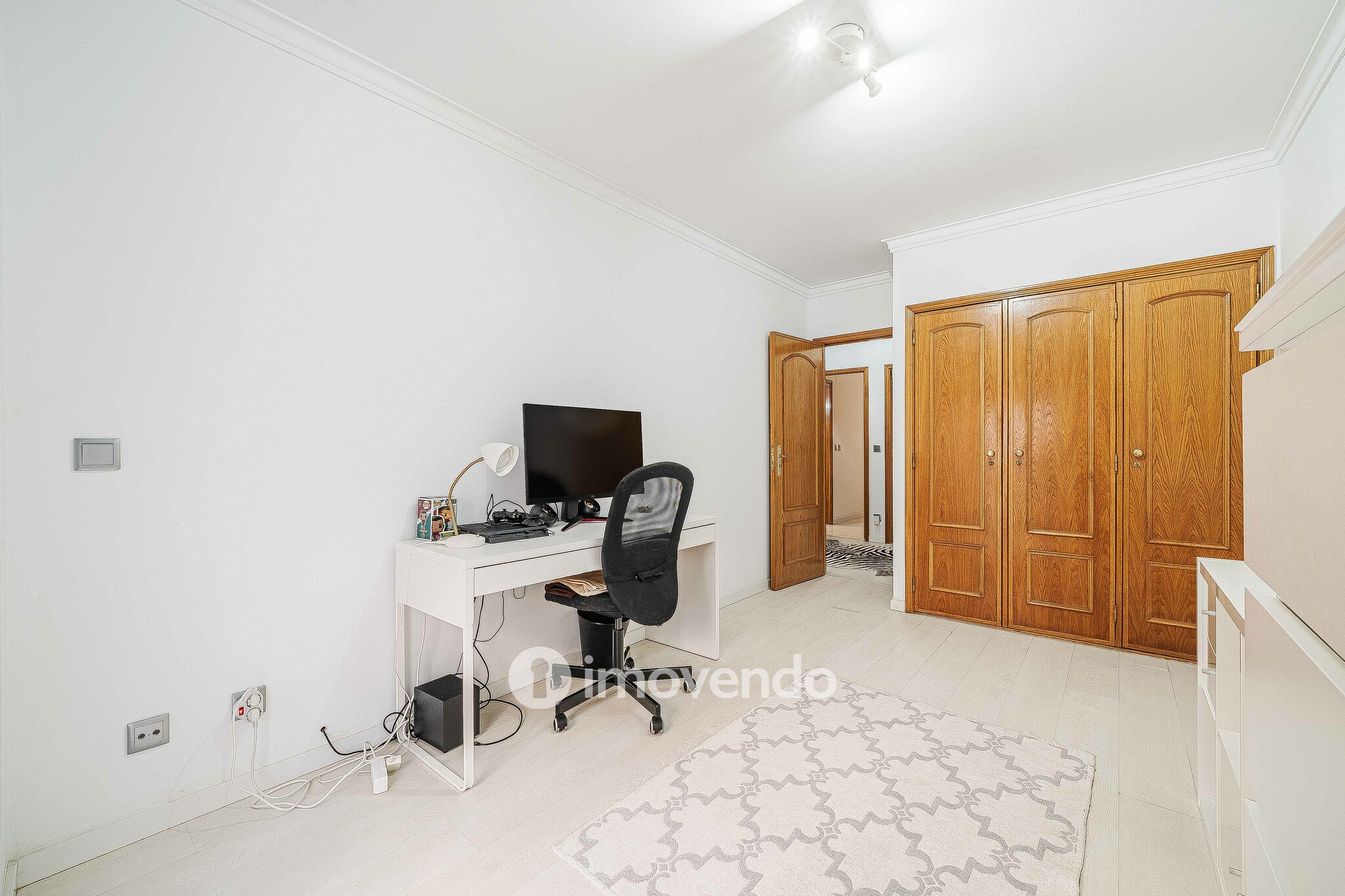 Apartamento T3, com estacionamento e arrecadação, na Ramada