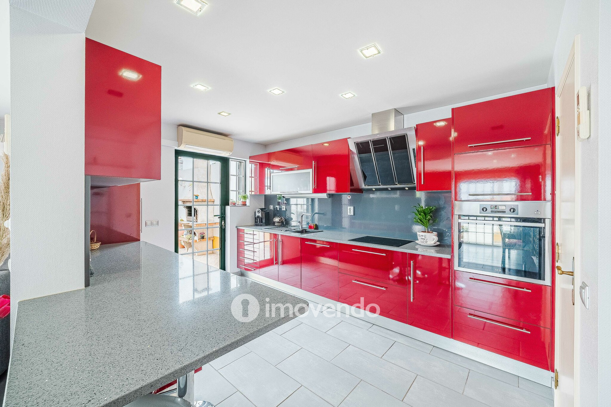Moradia T4 com garagem e espaço exterior enorme, em Coruche