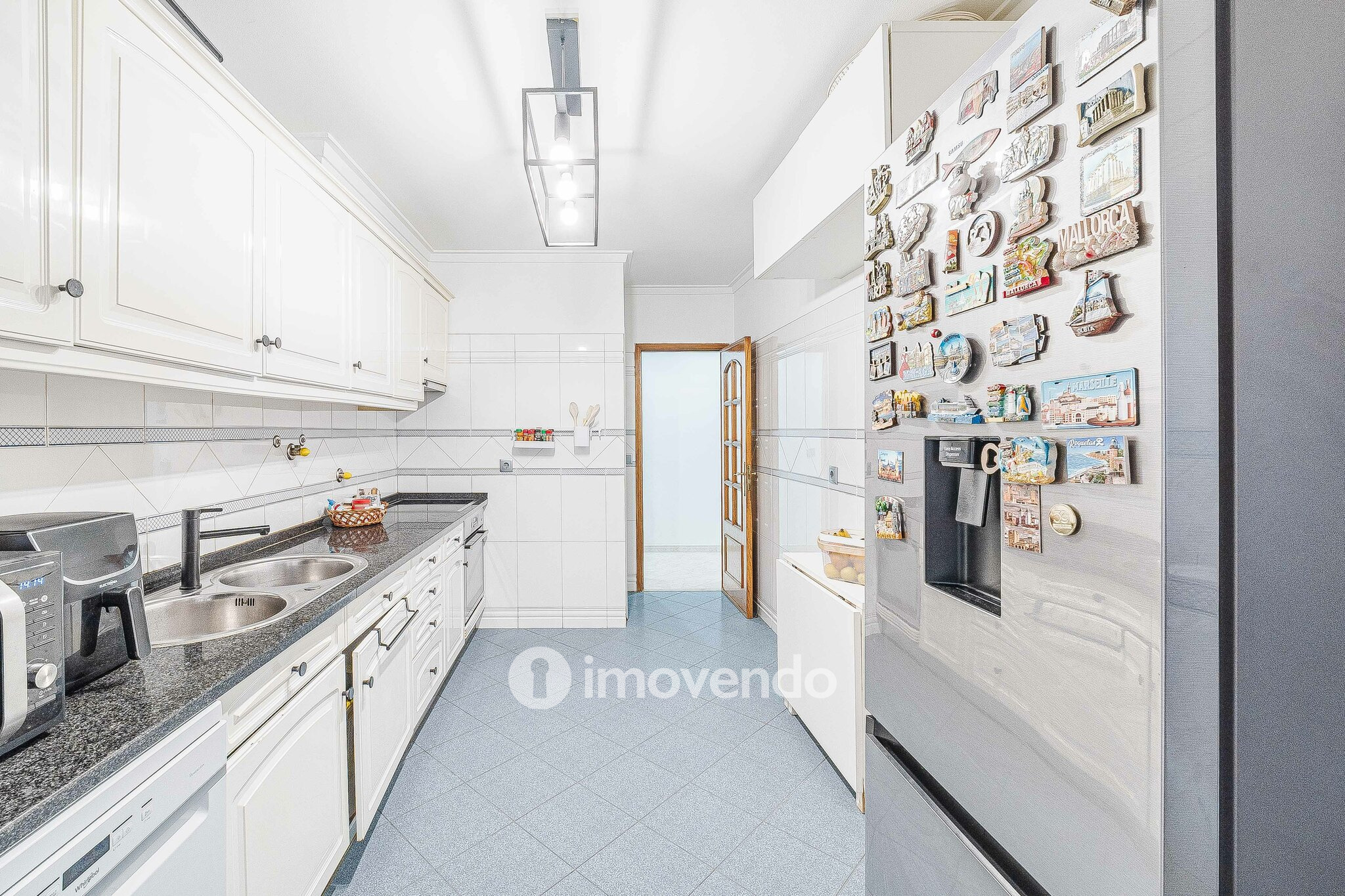 Apartamento T3, com estacionamento e arrecadação, na Ramada