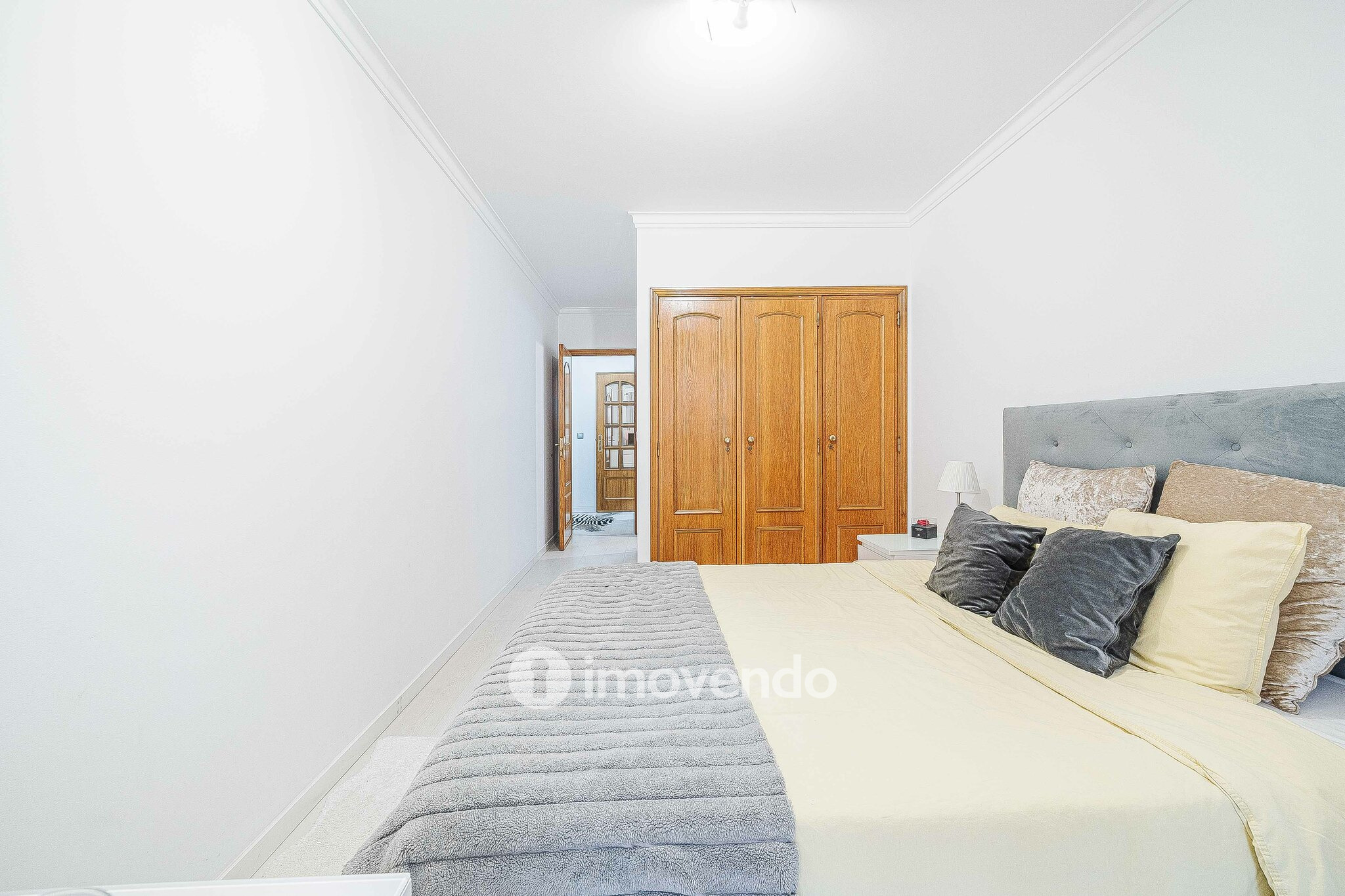 Apartamento T3, com estacionamento e arrecadação, na Ramada