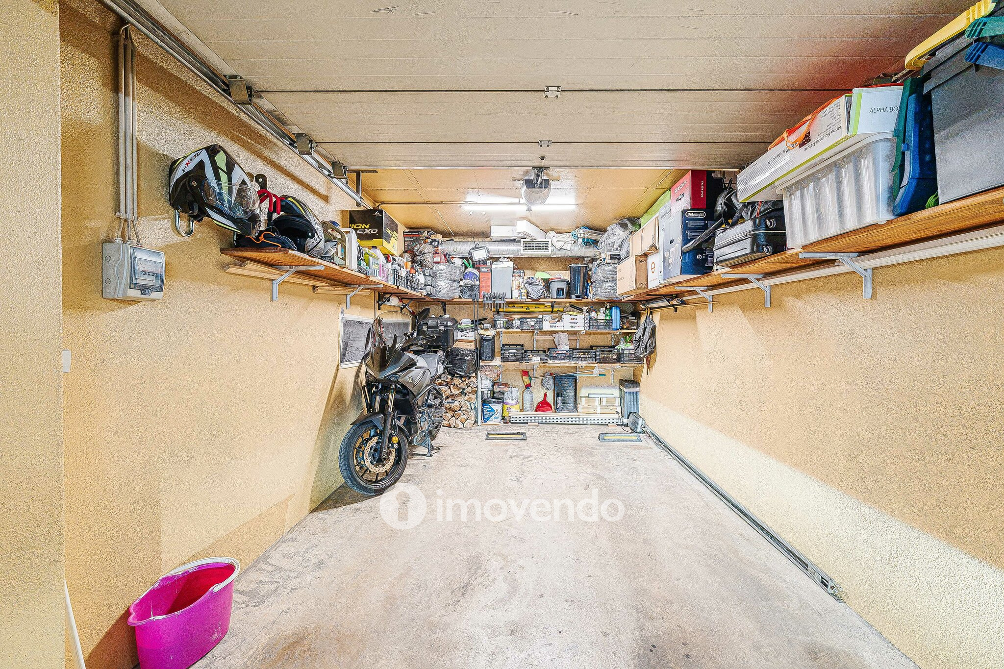 Apartamento T2 moderno, com garagem e varanda, no Milharado
