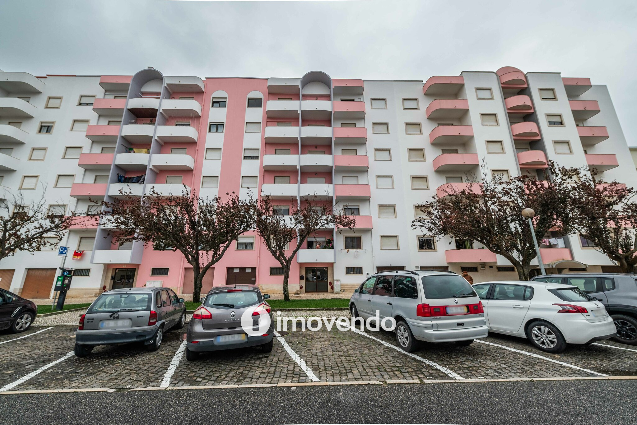 Apartamento T3, com cozinha equipada e arrecadação, em Torres Vedras