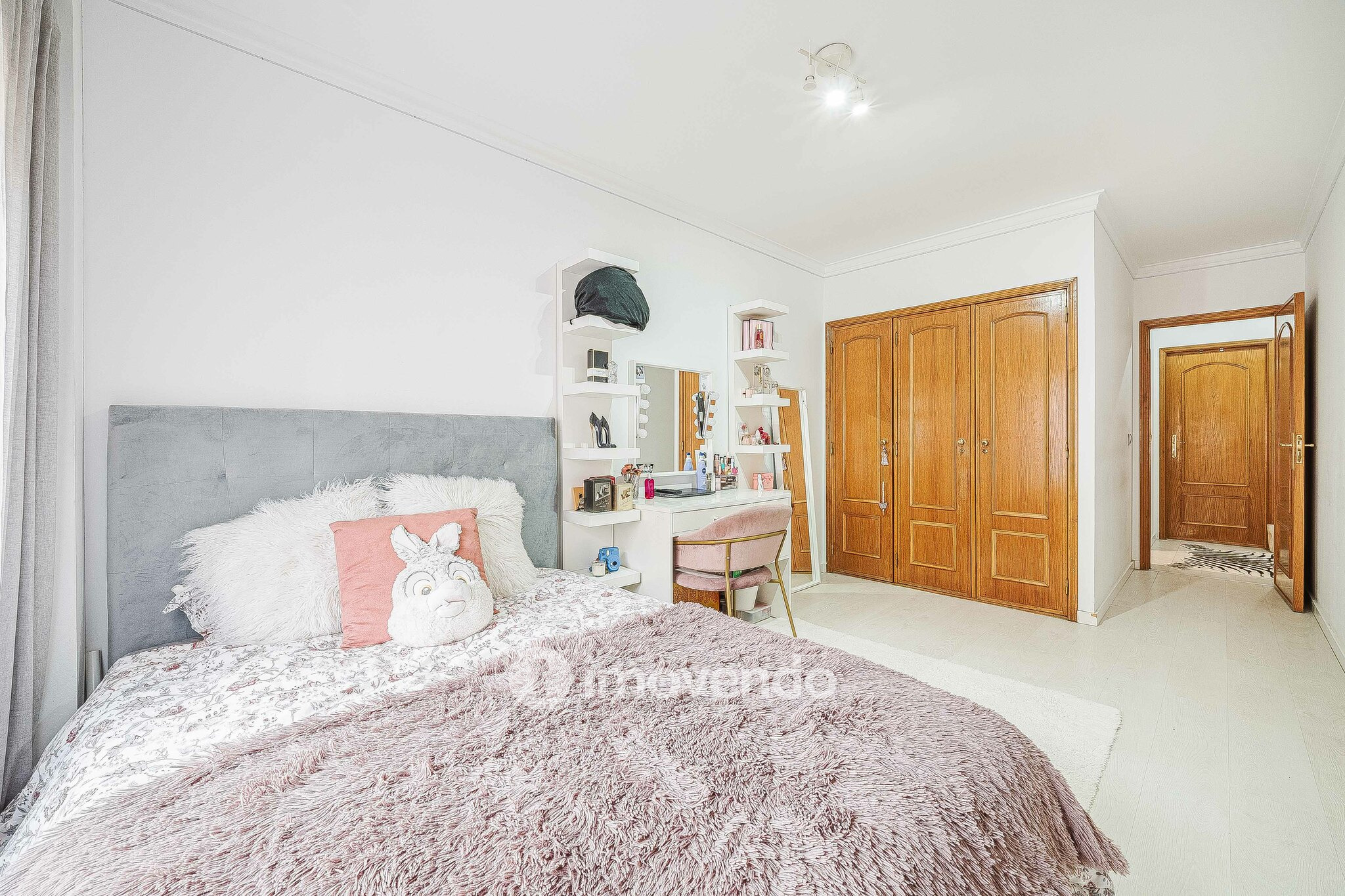 Apartamento T3, com estacionamento e arrecadação, na Ramada