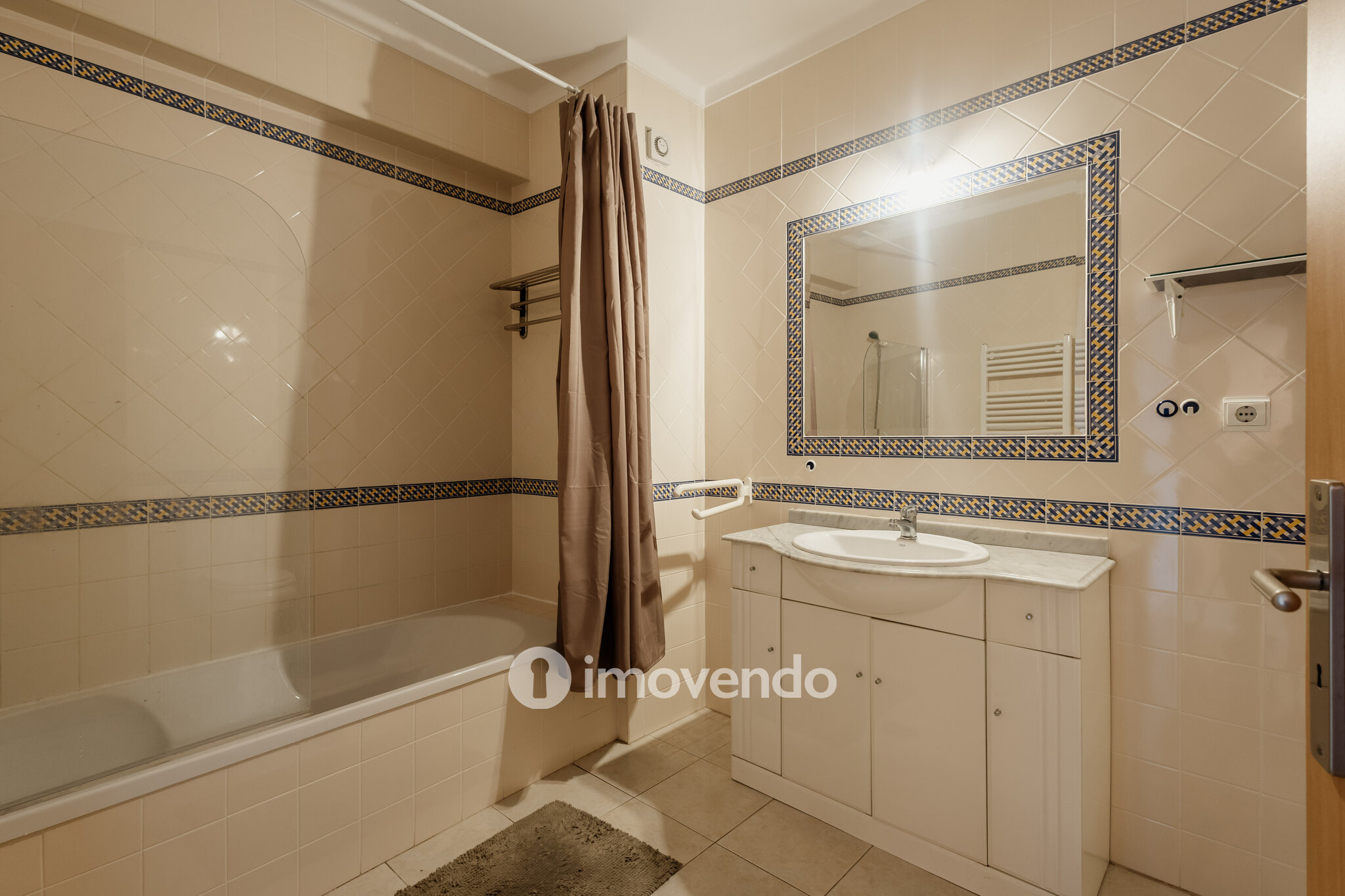 Apartamento T2+2 Duplex, com estacionamento, em Peniche