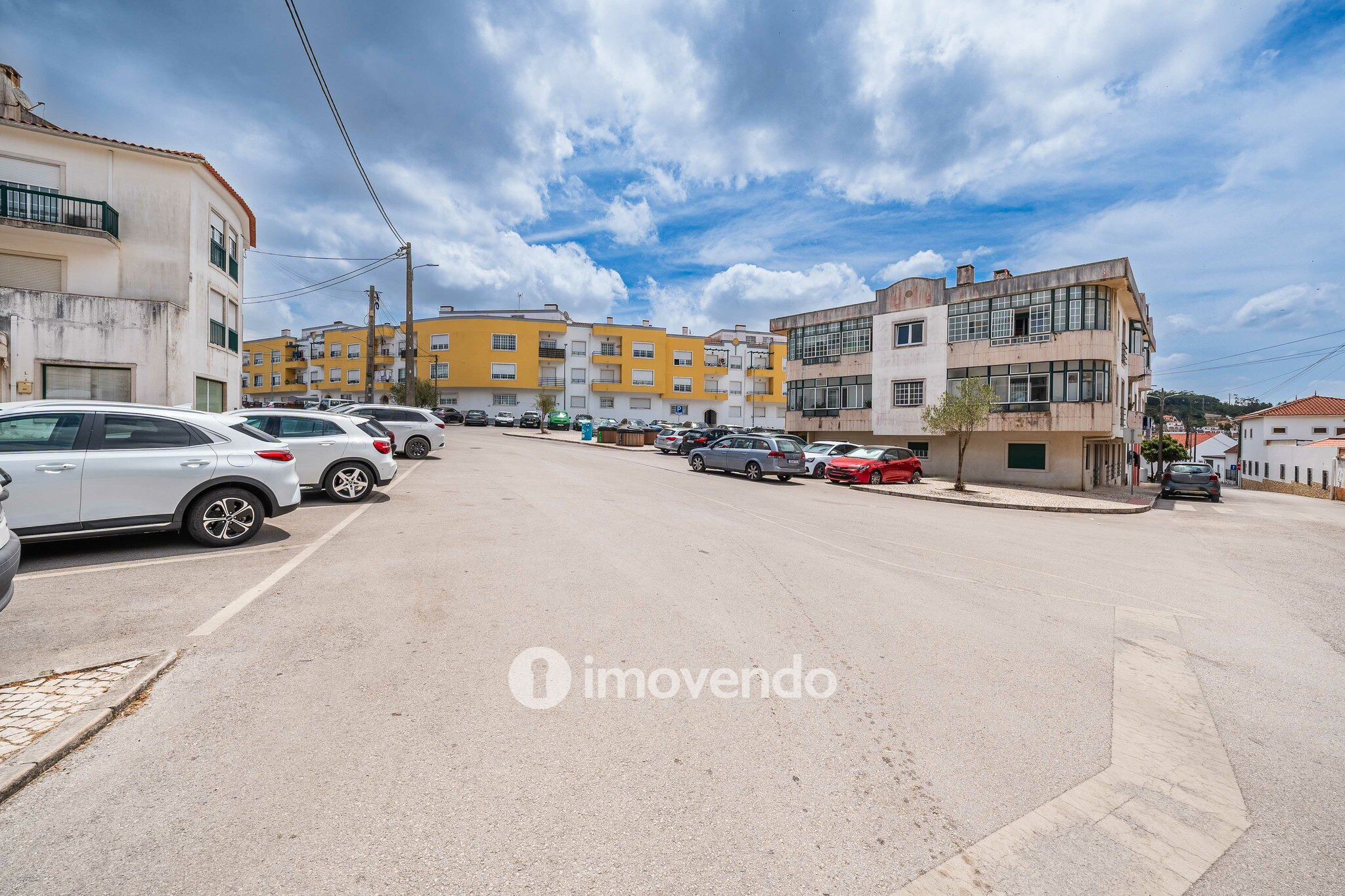 Apartamento T2 moderno, com garagem e varanda, no Milharado
