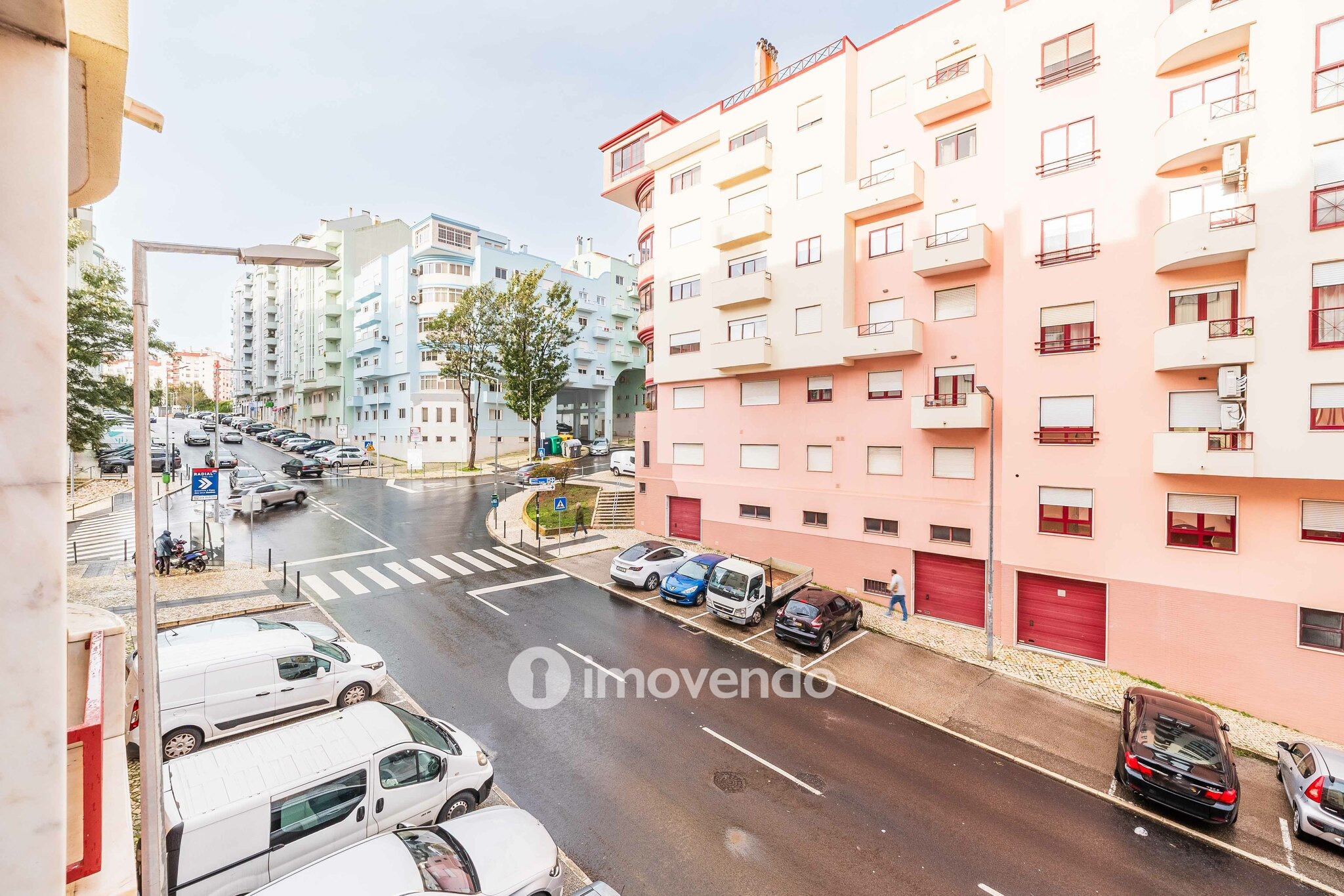 Apartamento T3, com estacionamento e arrecadação, na Ramada