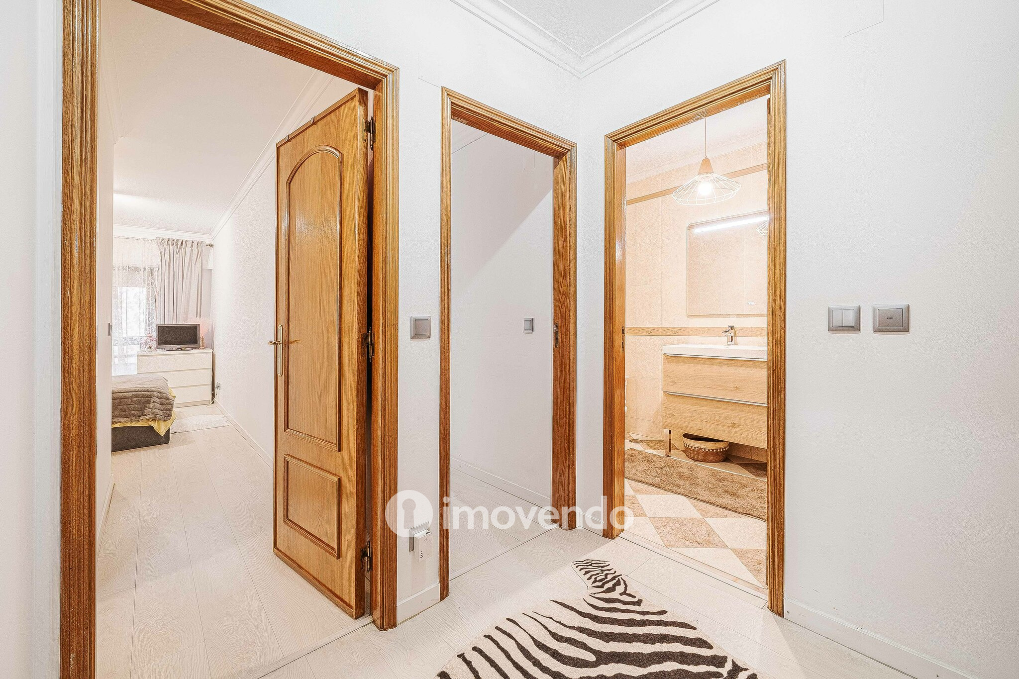 Apartamento T3, com estacionamento e arrecadação, na Ramada