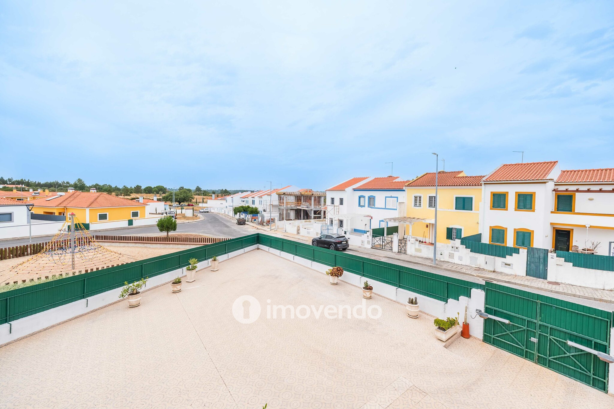 Moradia T4 com garagem e espaço exterior enorme, em Coruche