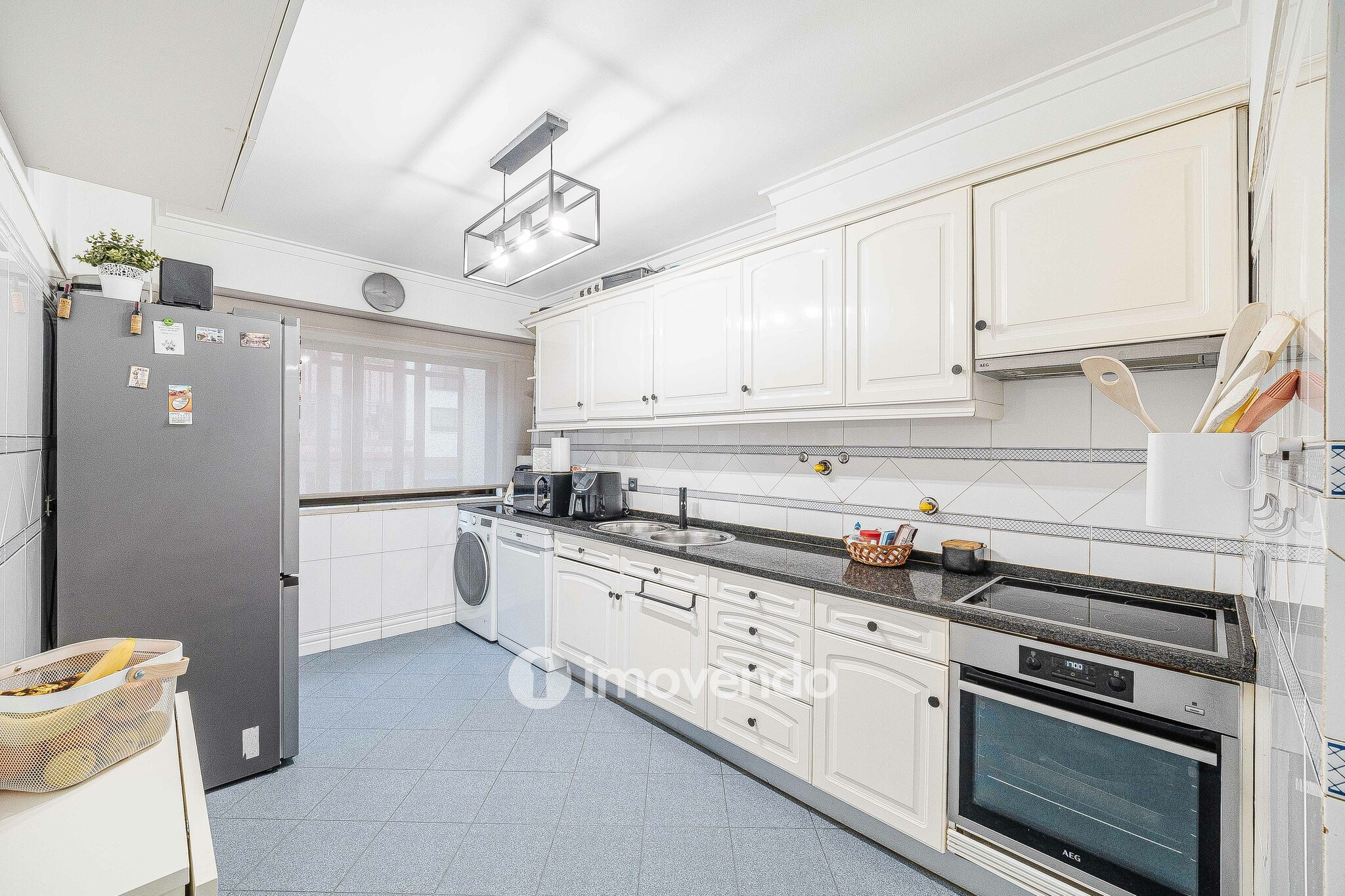 Apartamento T3, com estacionamento e arrecadação, na Ramada