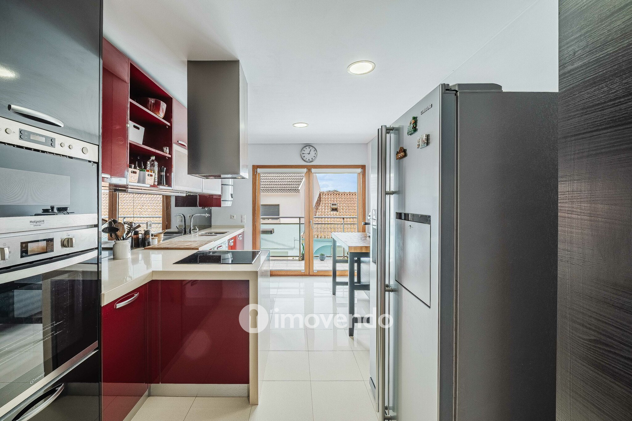 Apartamento T2 moderno, com garagem e varanda, no Milharado