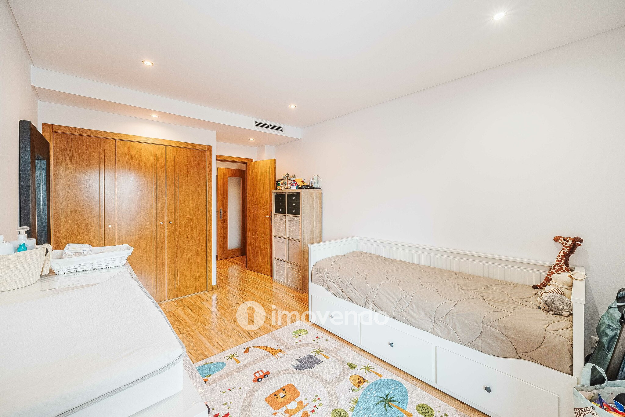 Apartamento T2 moderno, com garagem e varanda, no Milharado