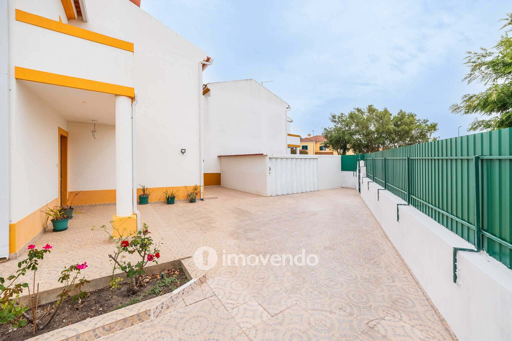 Moradia T4 com garagem e espaço exterior enorme, em Coruche