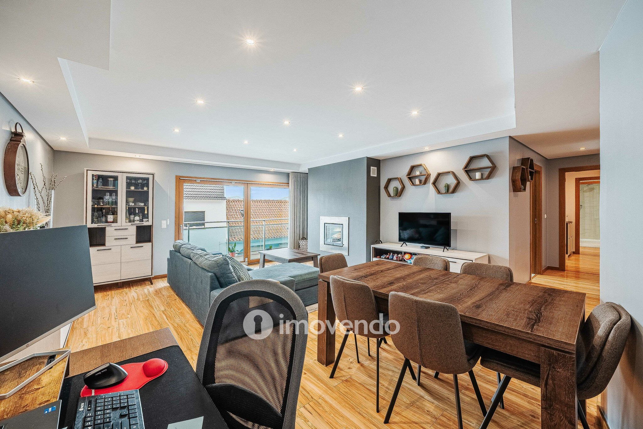 Apartamento T2 moderno, com garagem e varanda, no Milharado