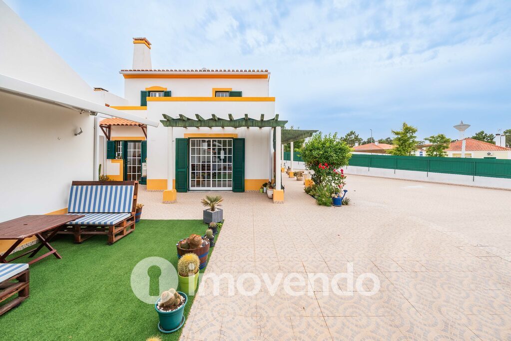 Moradia T4 em Santarém, Coruche com 582 m<sup>2</sup> por 400.000