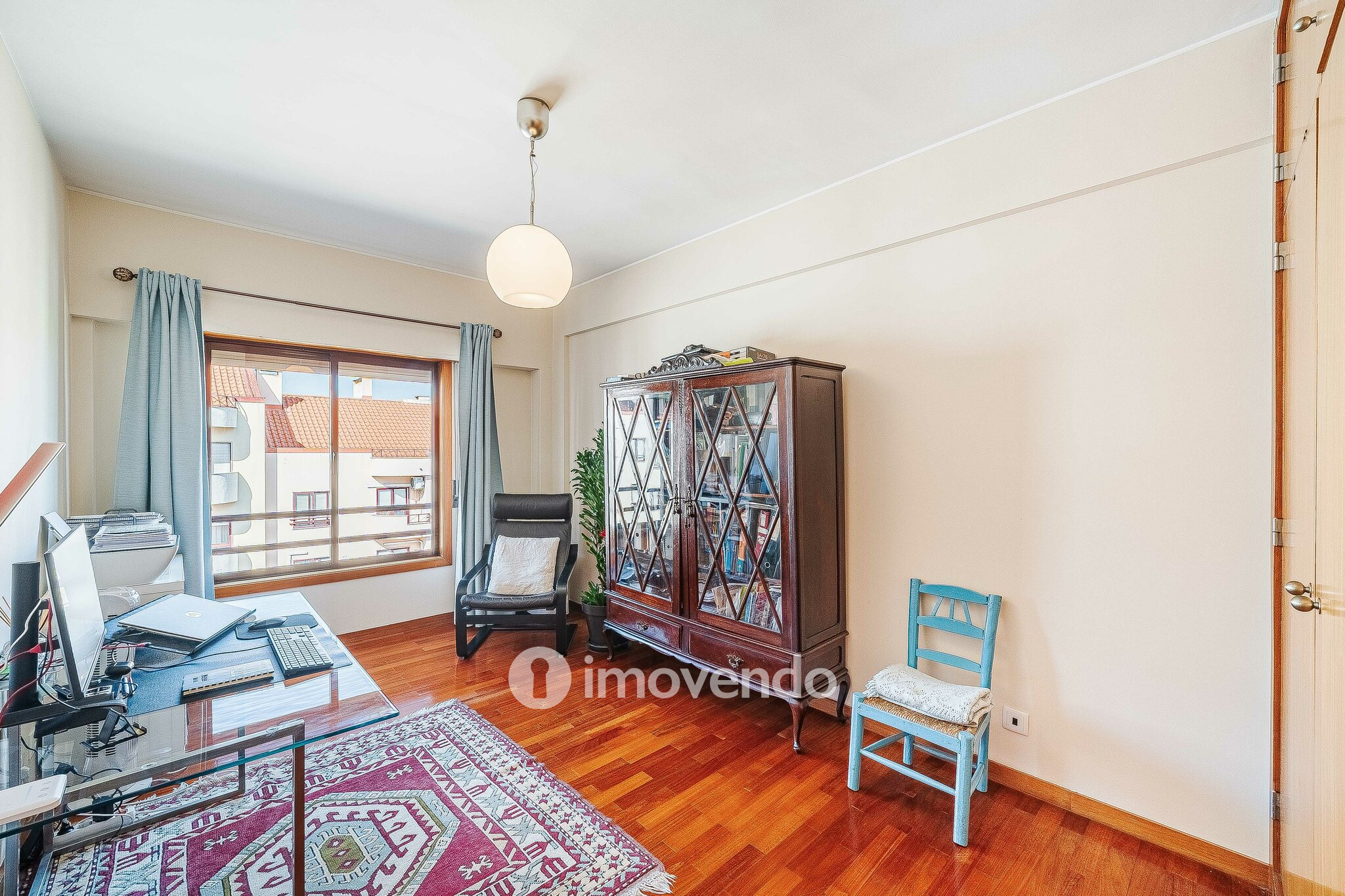 Apartamento T3, com garagem e arrecadação, na Ramada