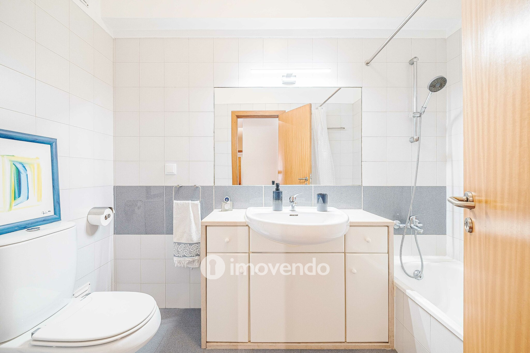 Apartamento T3, com garagem e arrecadação, na Ramada