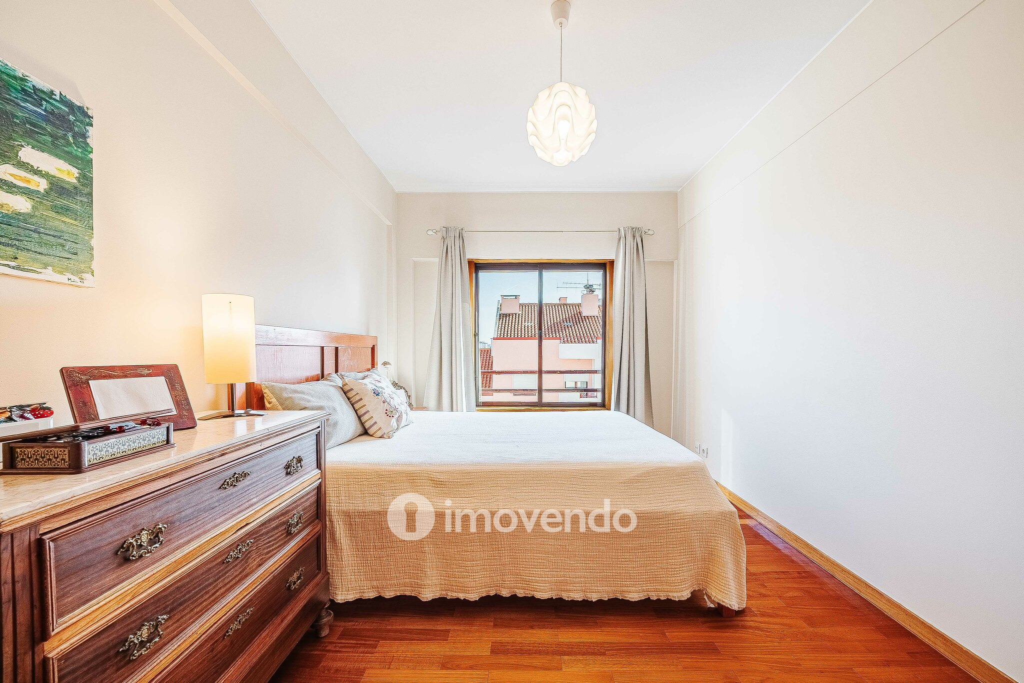 Apartamento T3, com garagem e arrecadação, na Ramada