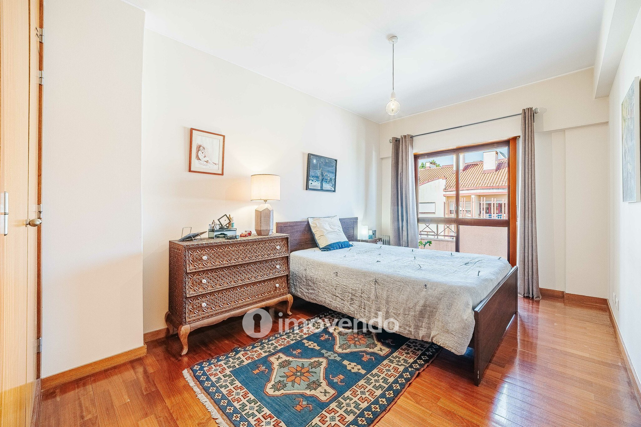 Apartamento T3, com garagem e arrecadação, na Ramada