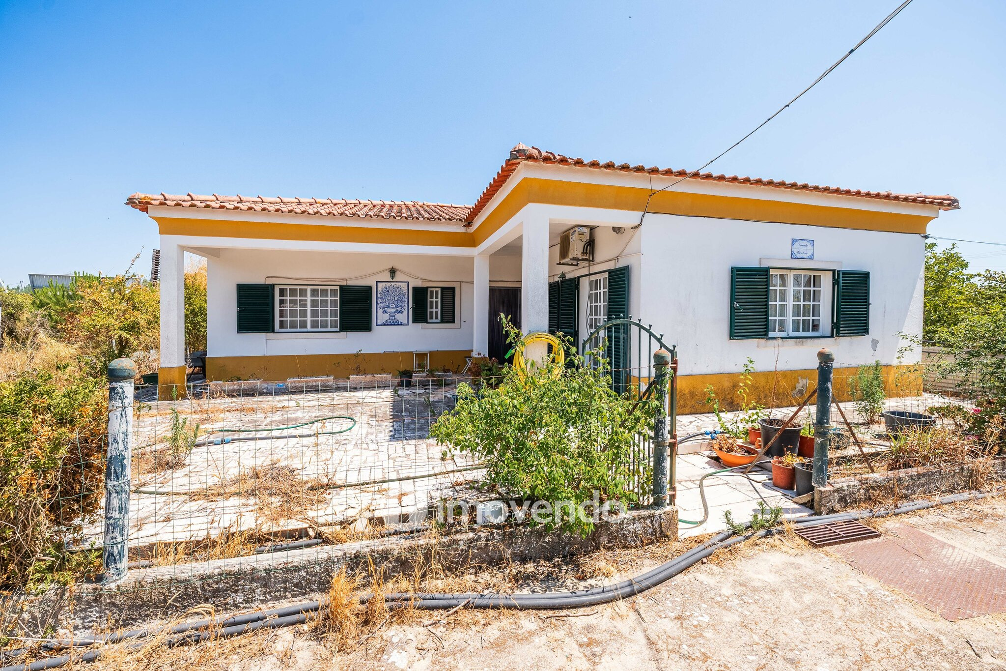 Moradia T3, com um terreno enorme de 5960m², na Quinta do Anjo