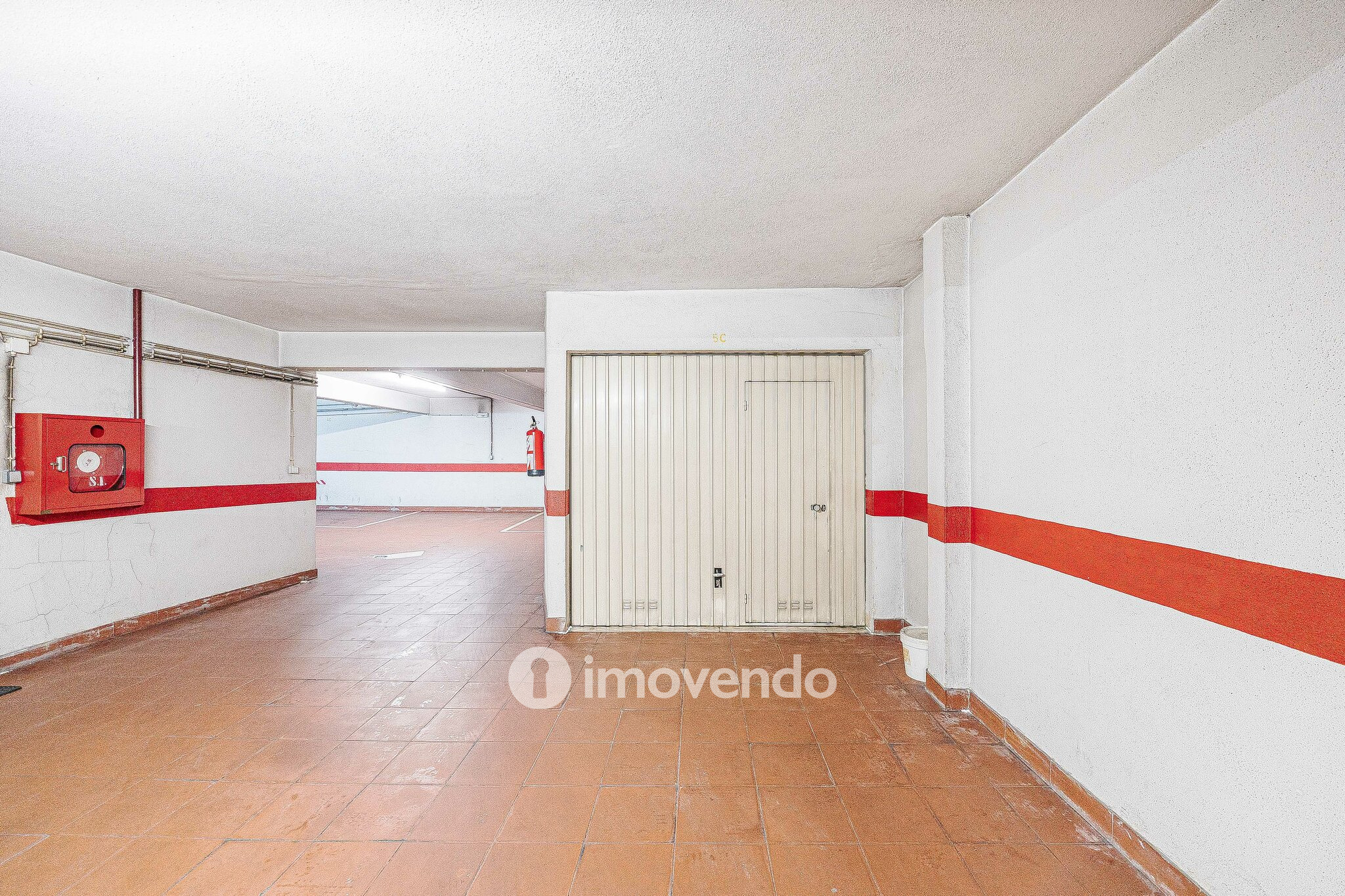 Apartamento T3, com garagem e arrecadação, na Ramada