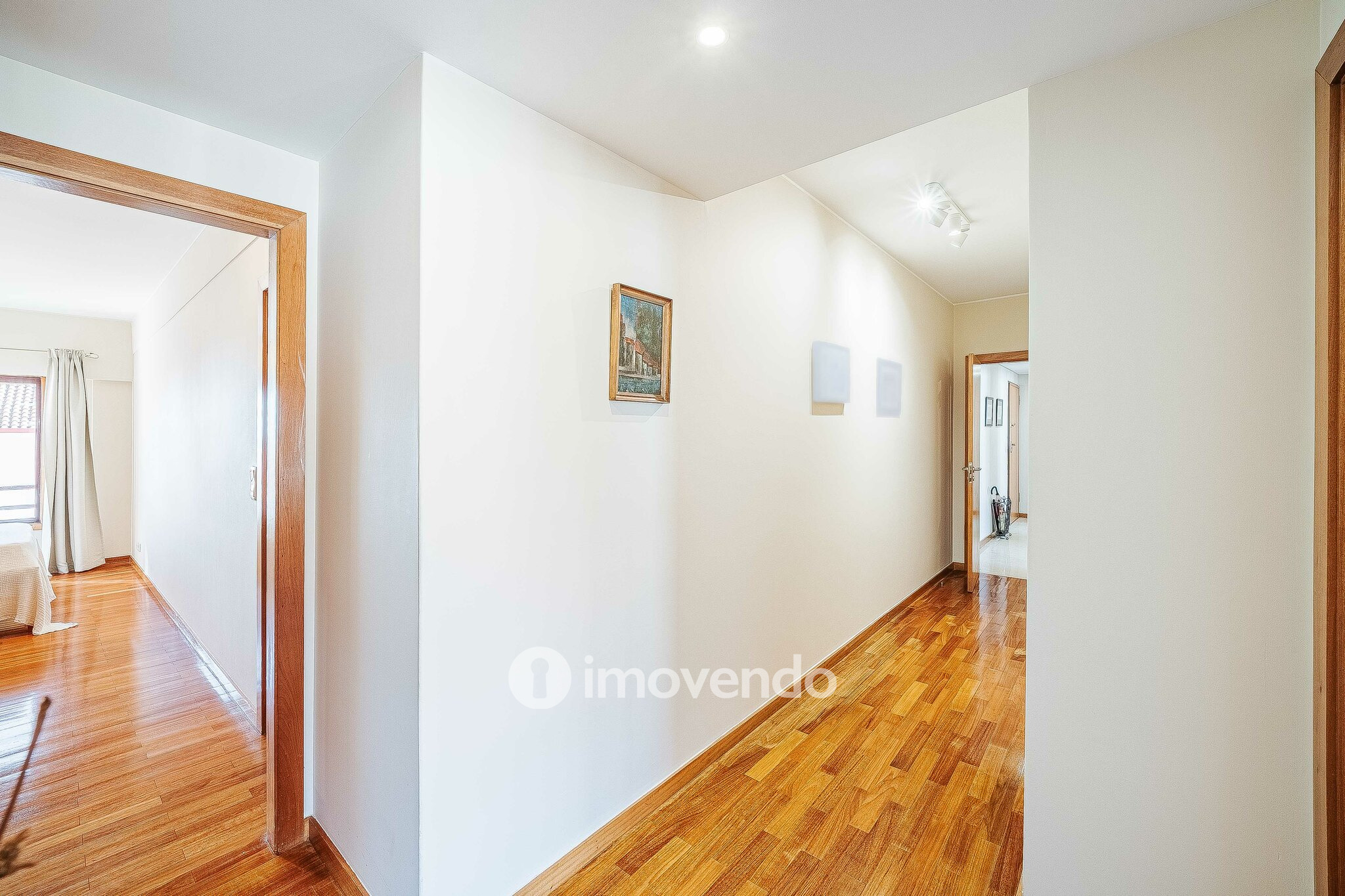 Apartamento T3, com garagem e arrecadação, na Ramada