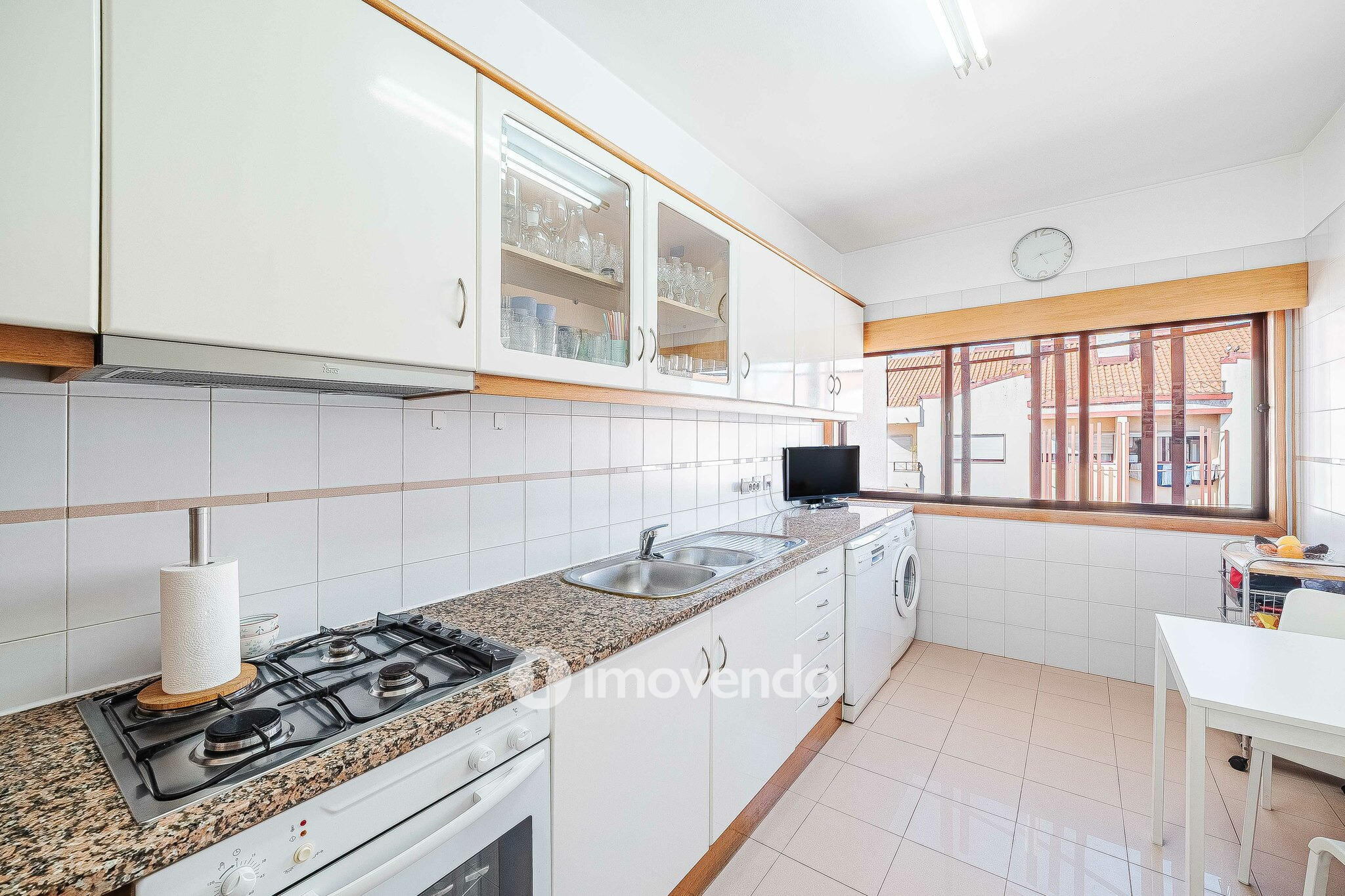 Apartamento T3, com garagem e arrecadação, na Ramada