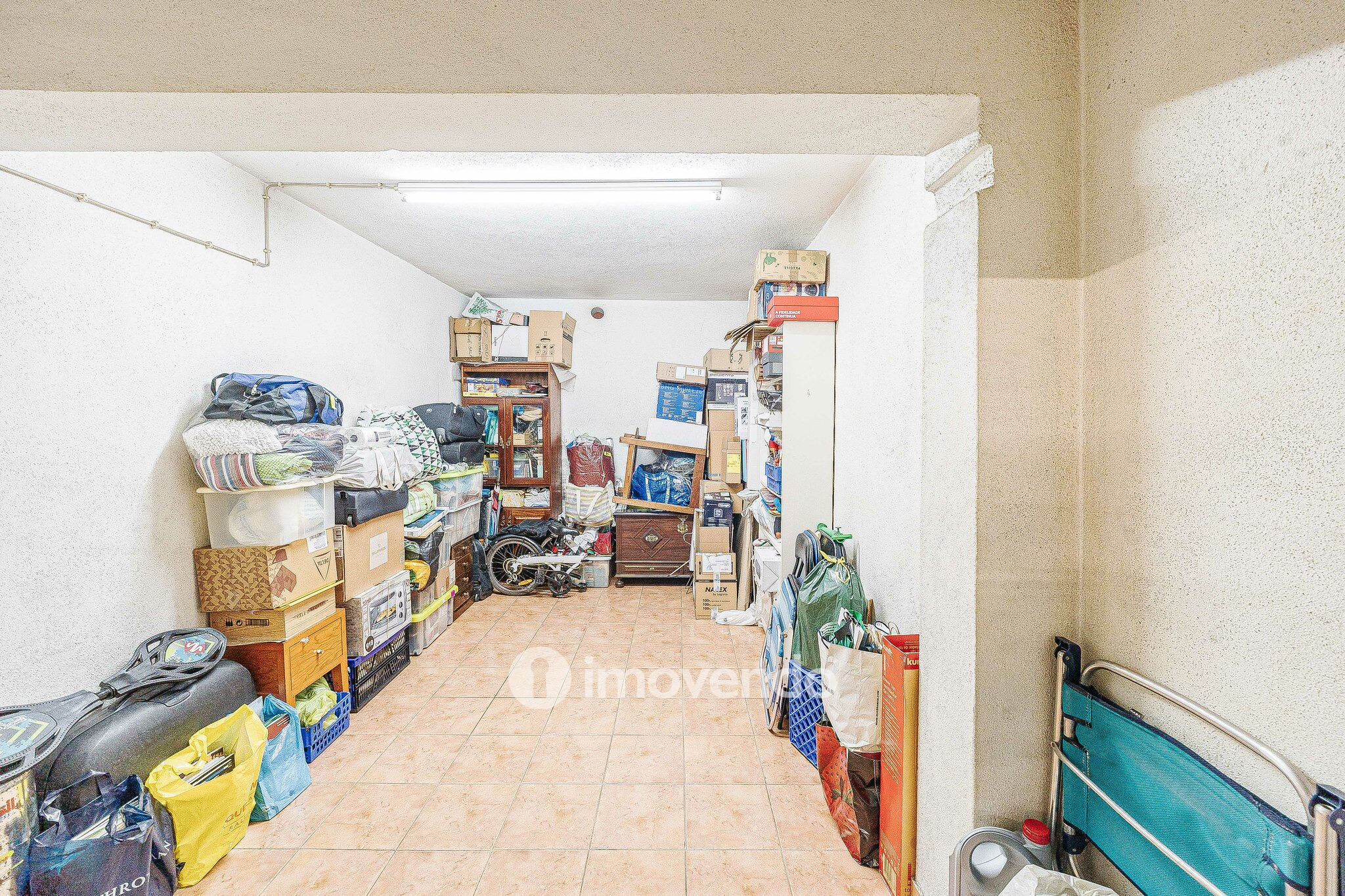 Apartamento T3, com garagem e arrecadação, na Ramada