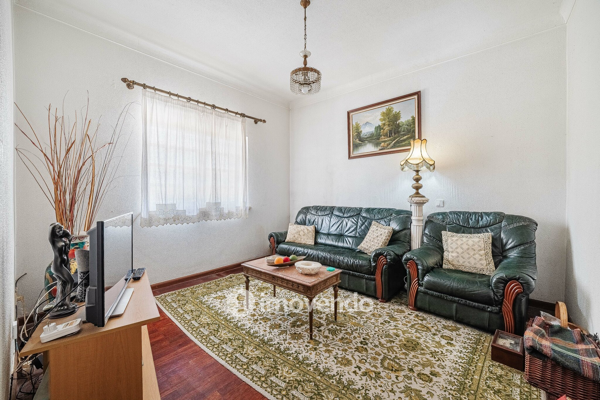 Moradia T3, com um terreno enorme de 5960m², na Quinta do Anjo