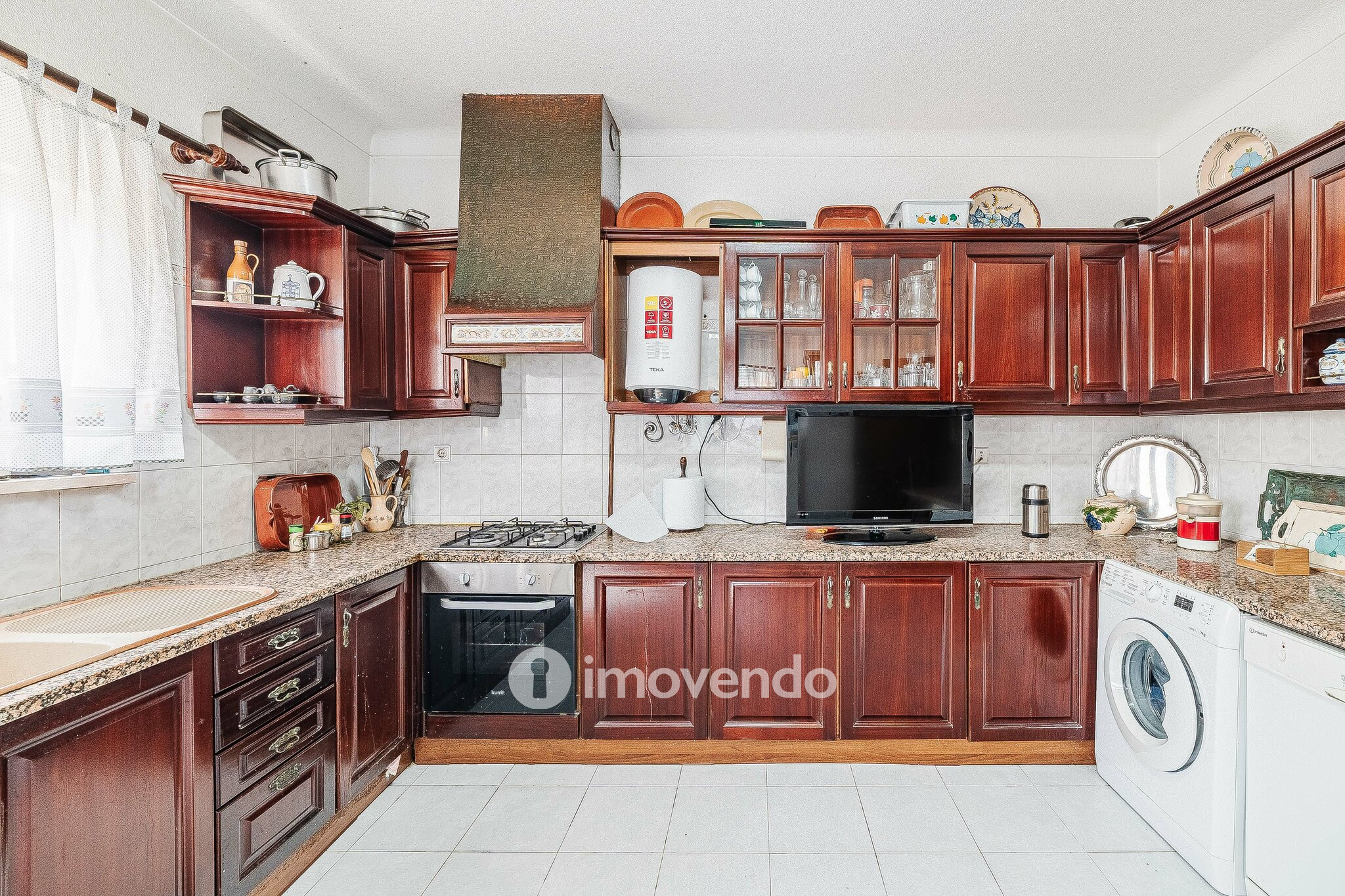 Moradia T3, com um terreno enorme de 5960m², na Quinta do Anjo