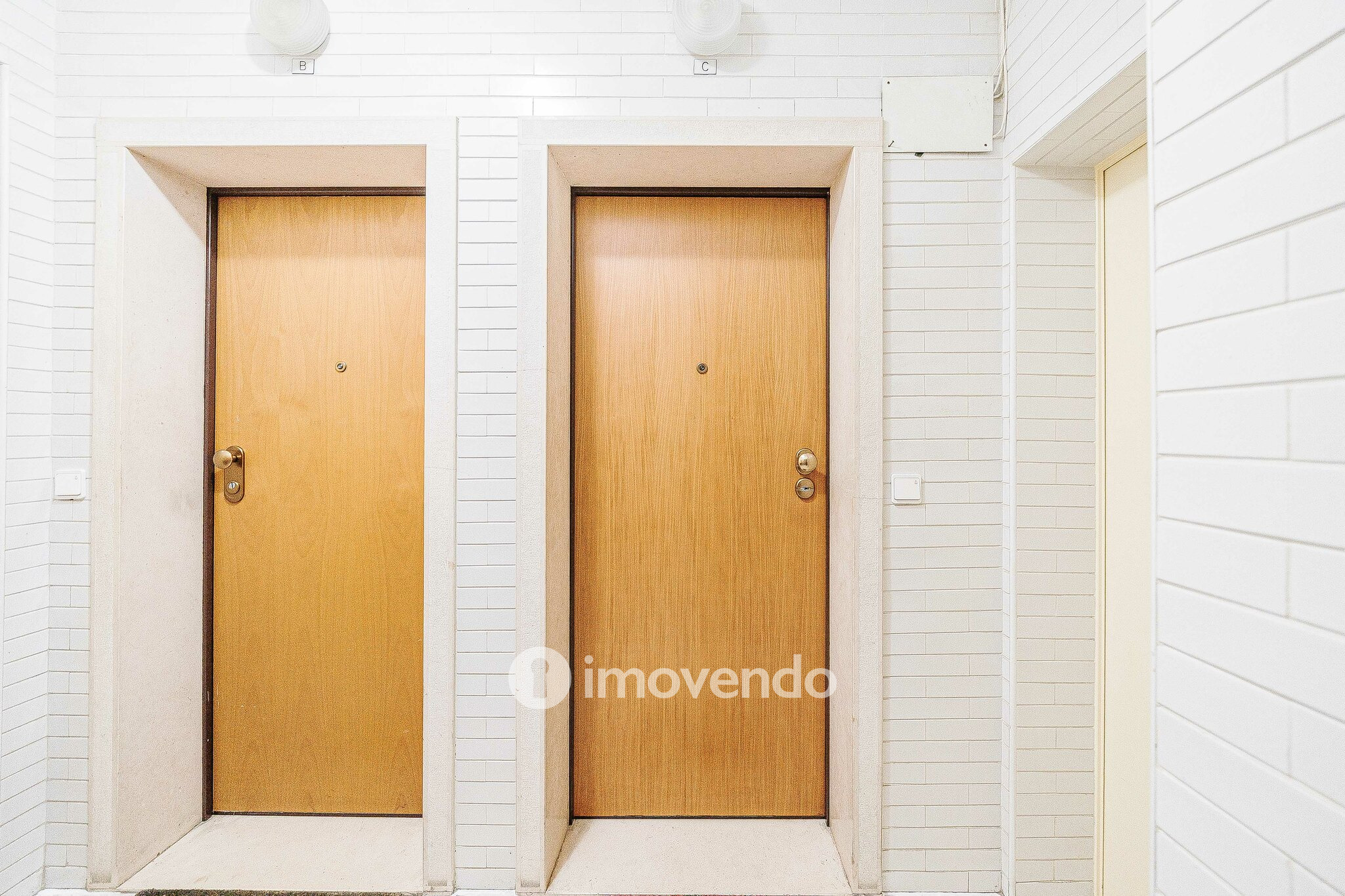 Apartamento T3, com garagem e arrecadação, na Ramada