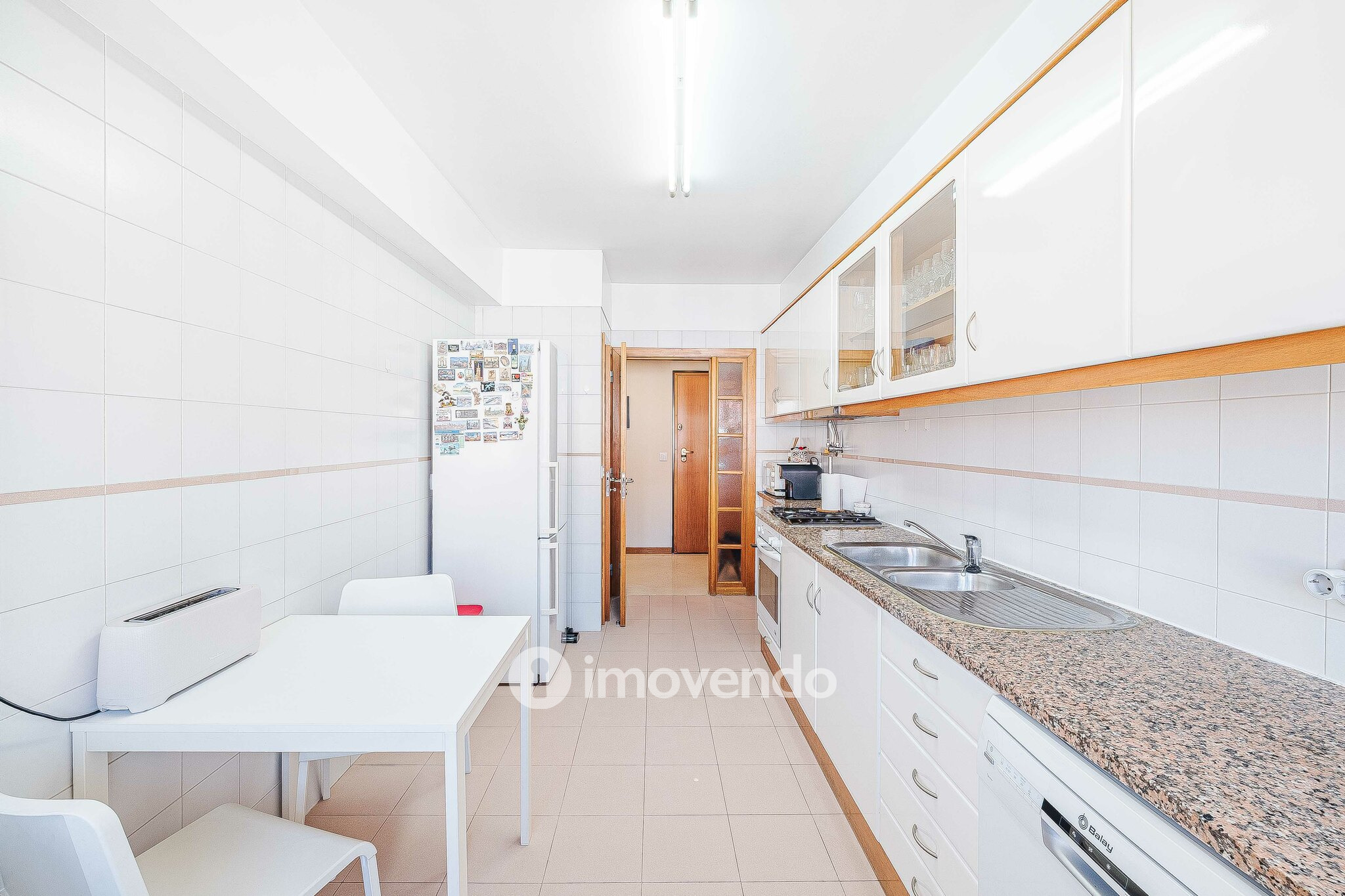 Apartamento T3, com garagem e arrecadação, na Ramada